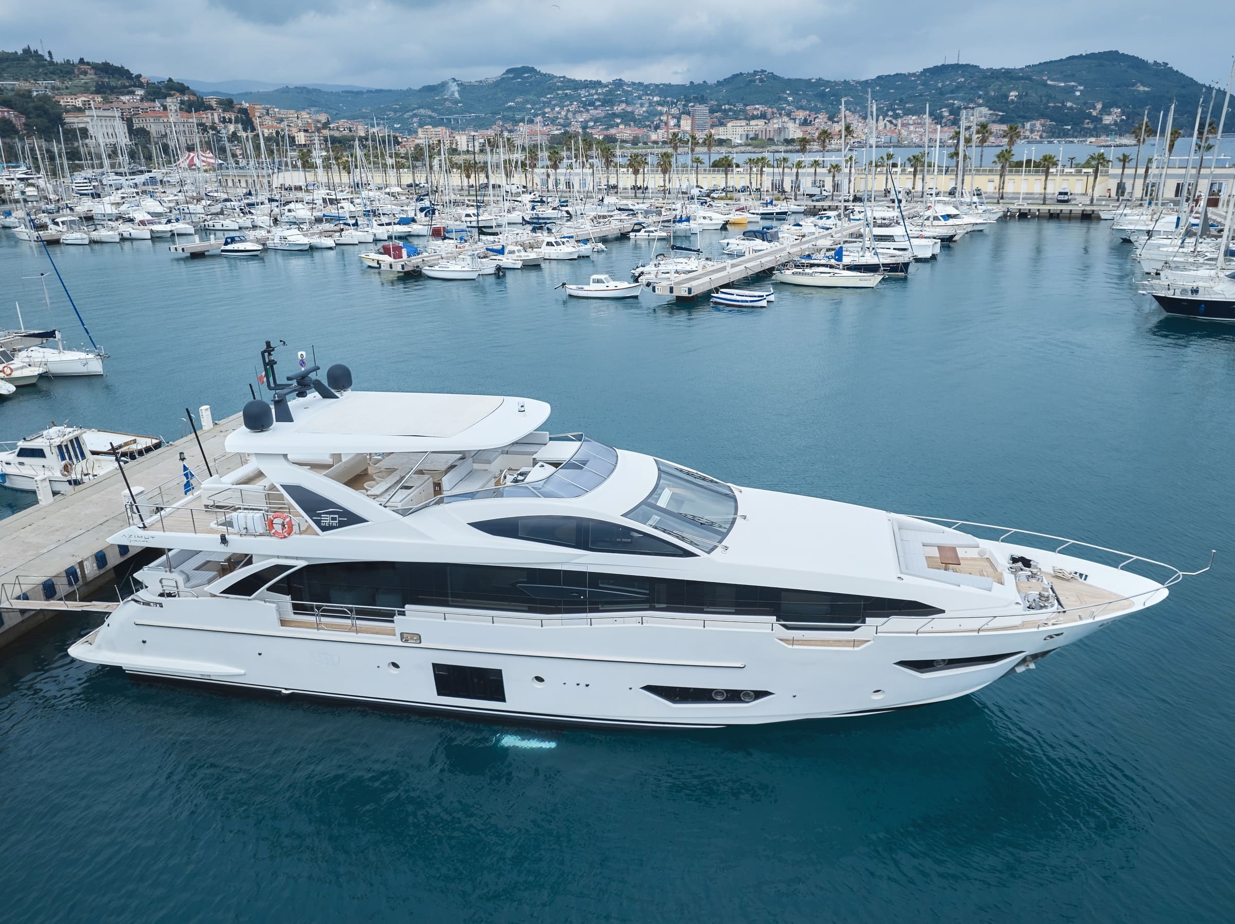 Экстерьер Azimut Grande 30M 2018 MY SUN & SEA/Exterior Azimut Grande 30M 2018 MY SUN & SEA