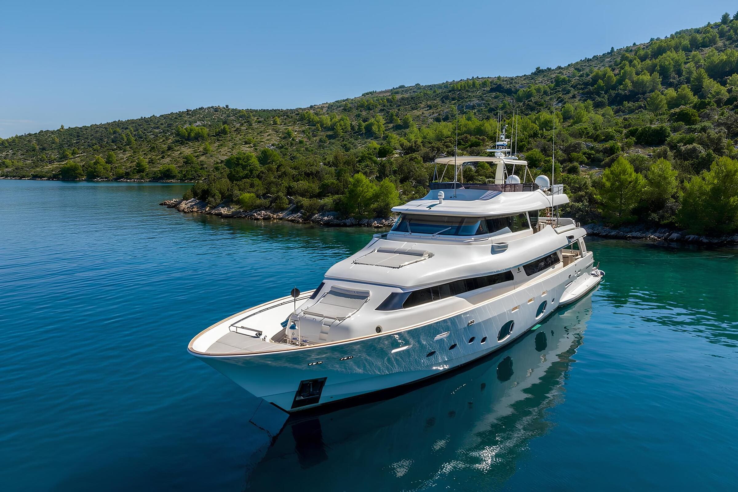 Экстерьер Custom Line Navetta 33 2013 MY ART/Exterior Custom Line Navetta 33 2013 MY ART