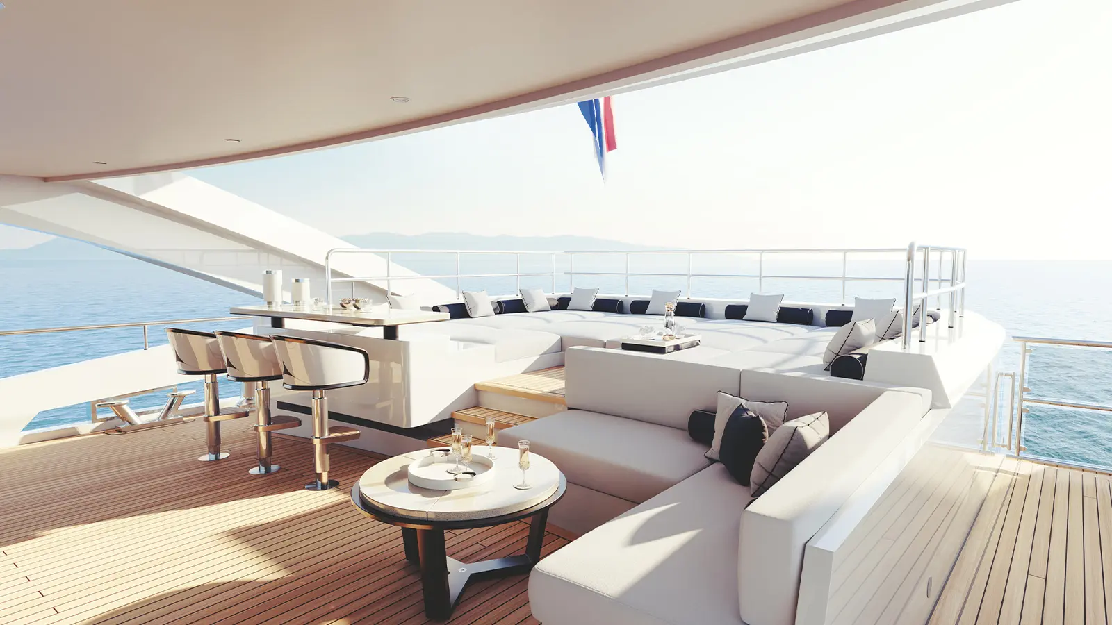 Зона отдыха на корме главной палубы/Aft main deck lounge area