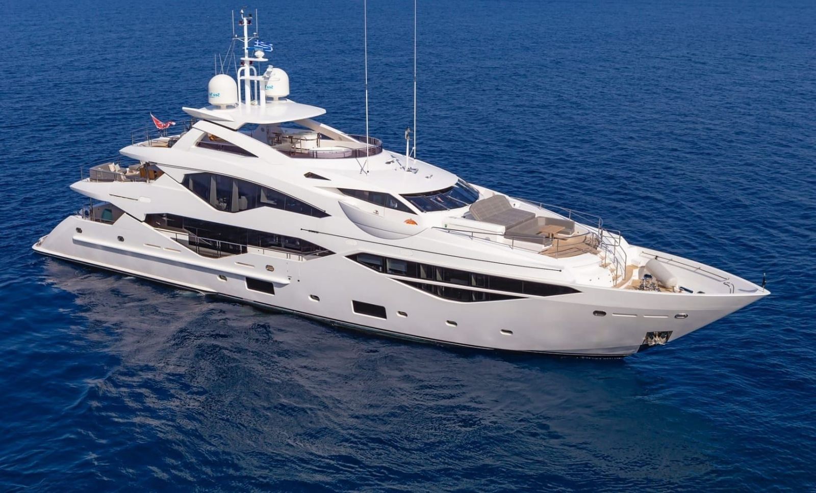 Экстерьер Sunseeker 131 2019 MY SONISHI/Exterior Sunseeker 131 2019 MY SONISHI