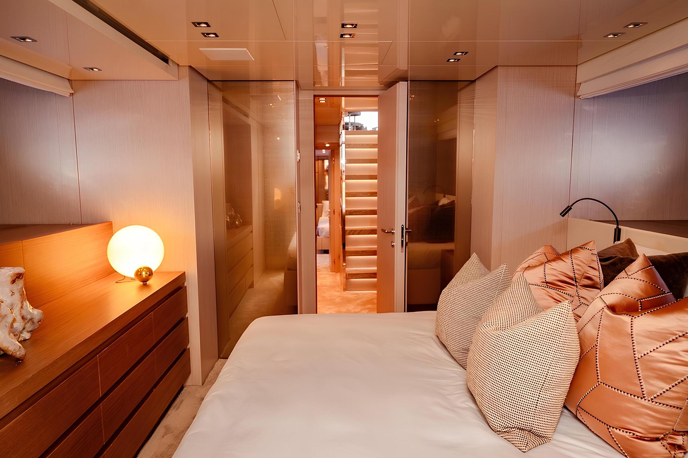 VIP-каюта/VIP cabin