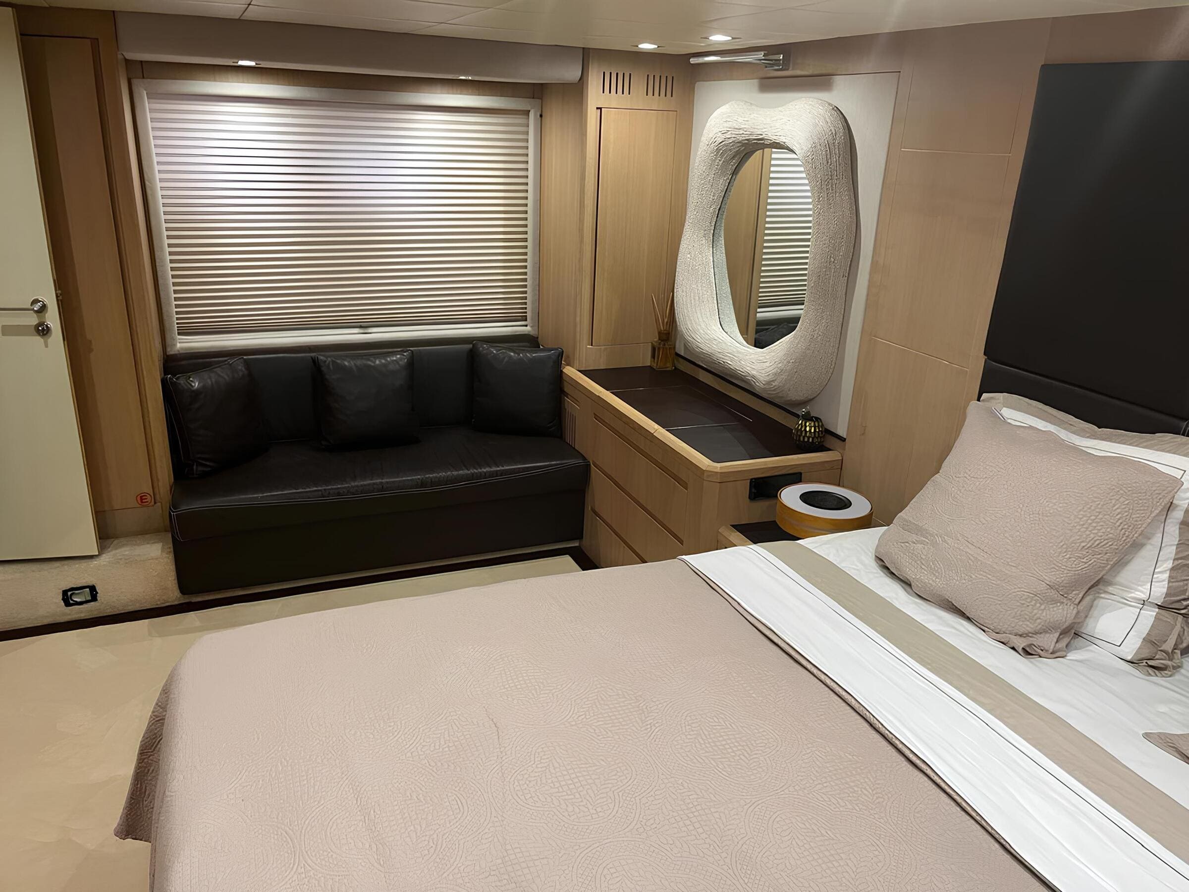 VIP-каюта/VIP cabin