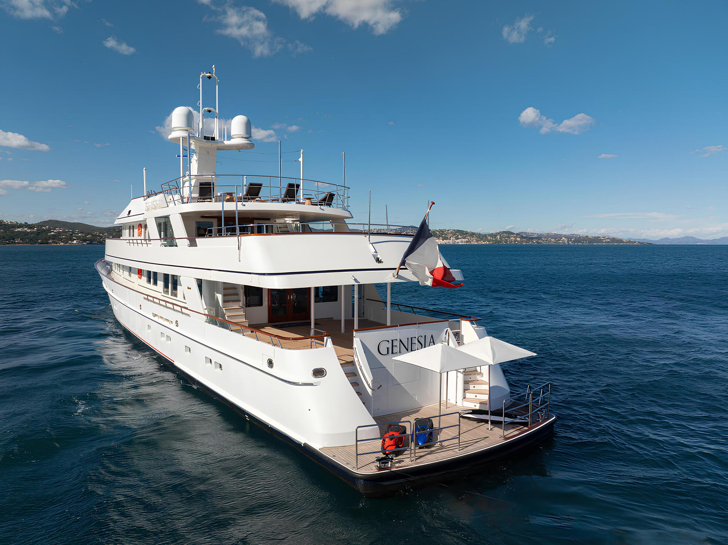 Экстерьер Feadship 48M 1987 MY GENESIA/Exterior Feadship 48M 1987 MY GENESIA