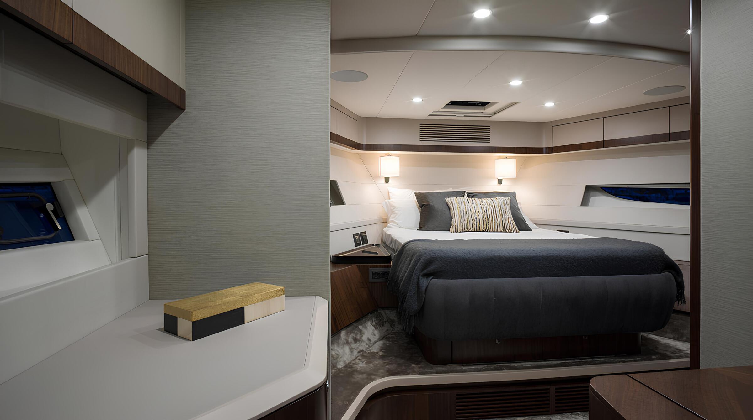 VIP-каюта/VIP cabin