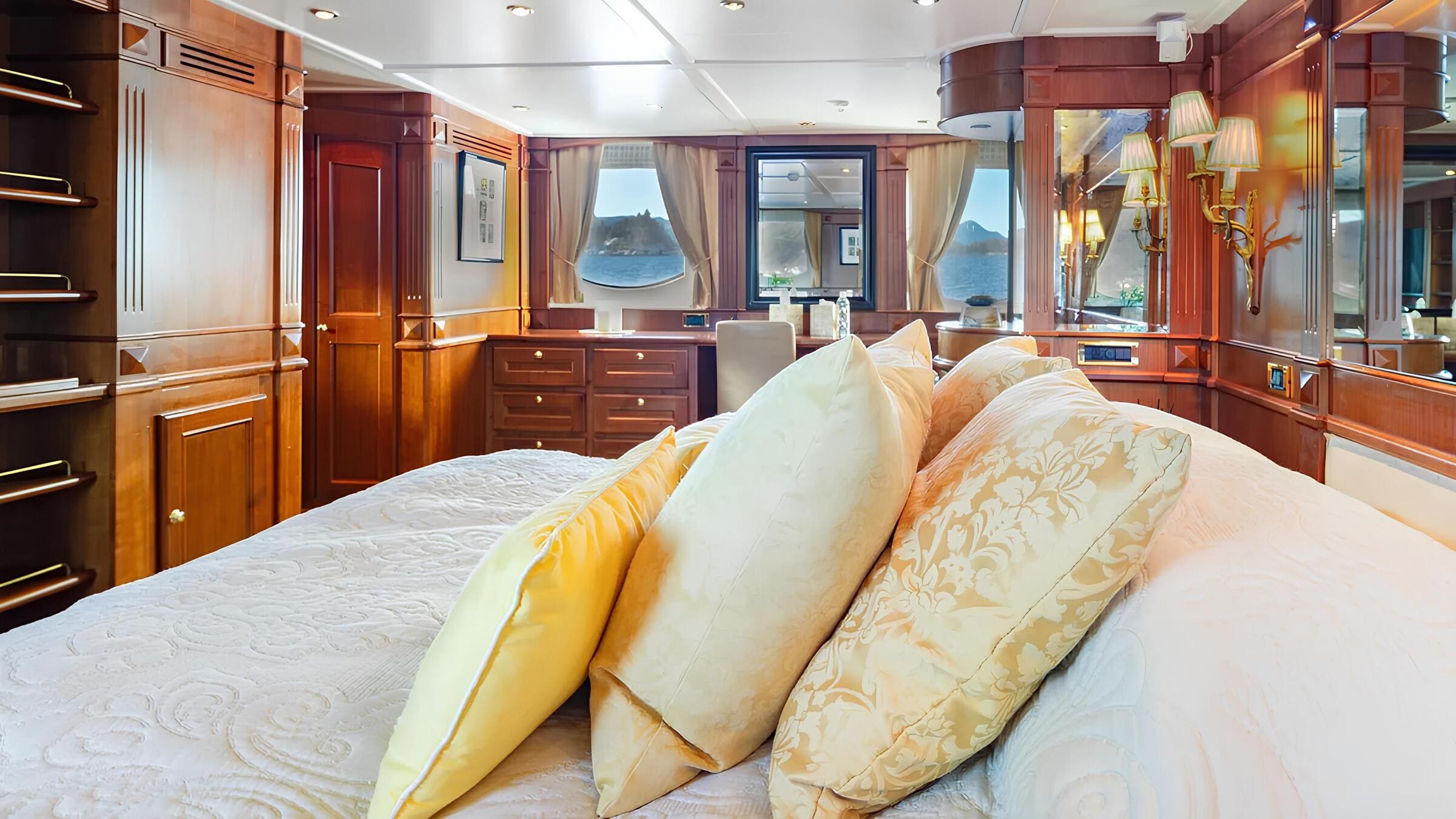 VIP-каюта/VIP cabin