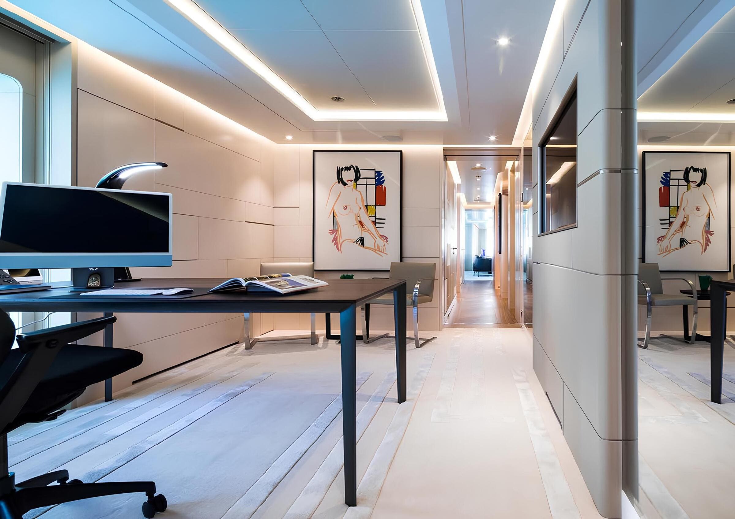 Кабинет в каюте владельца/Office in the master cabin