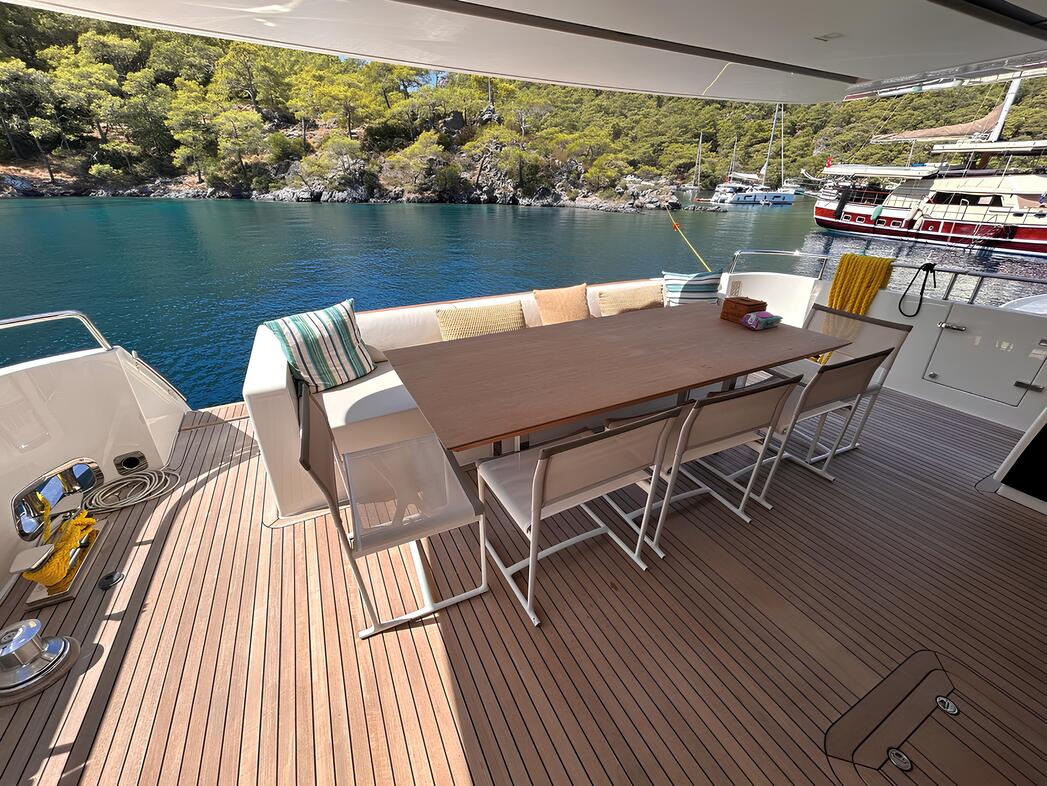 Обеденная зона в кокпите/Cockpit dining area