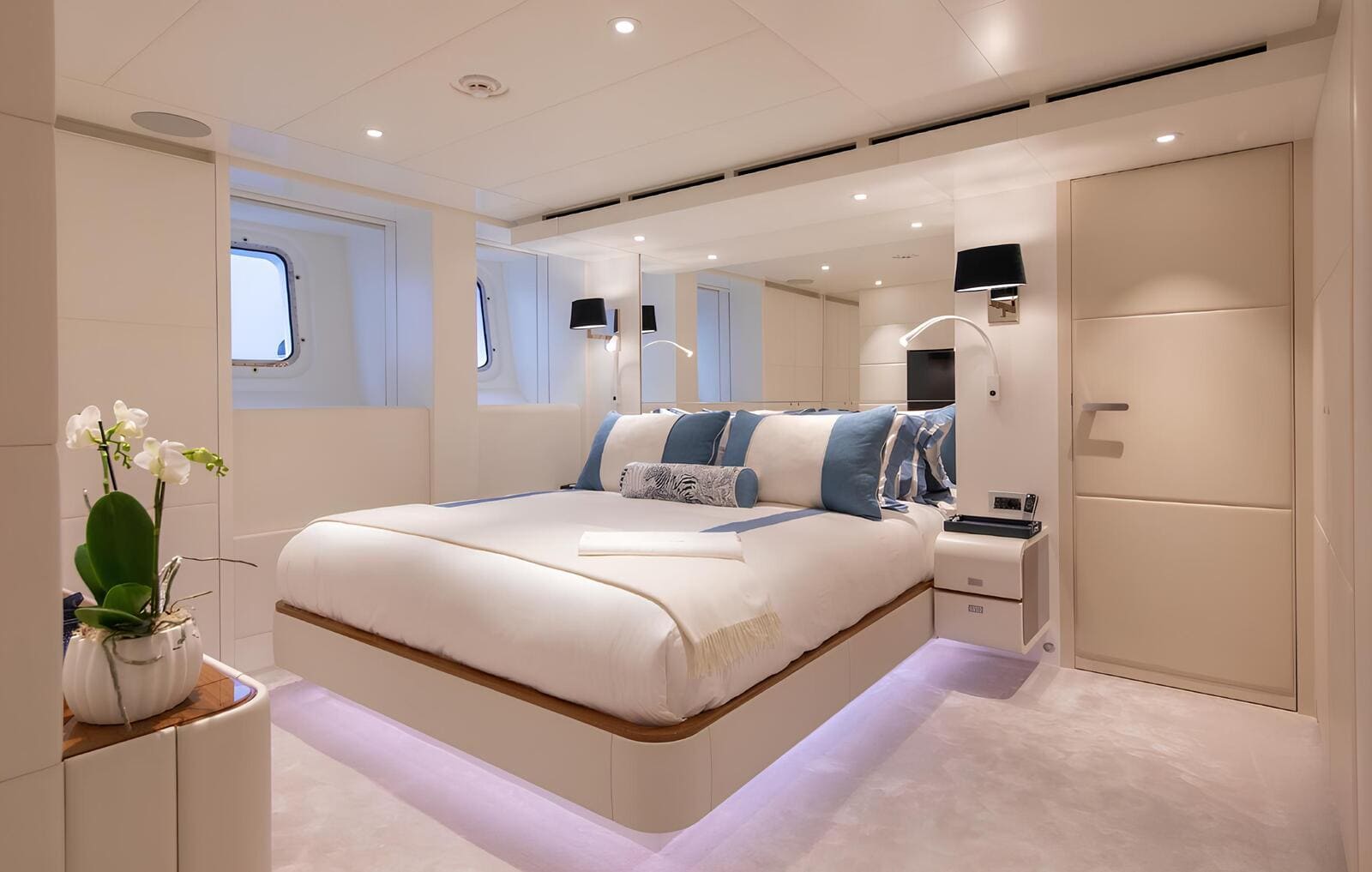 VIP-каюта/VIP cabin