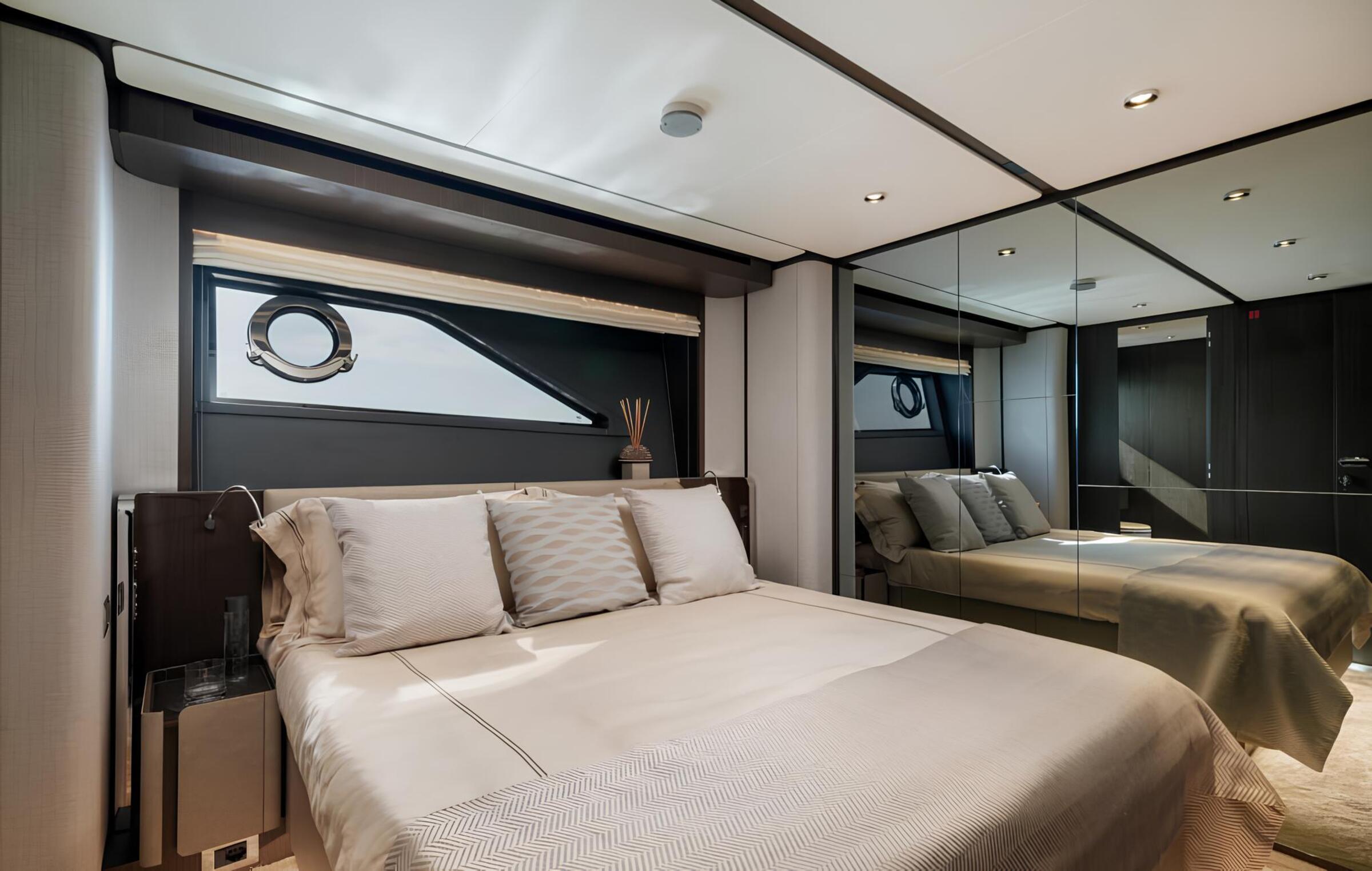 VIP-каюта/VIP cabin
