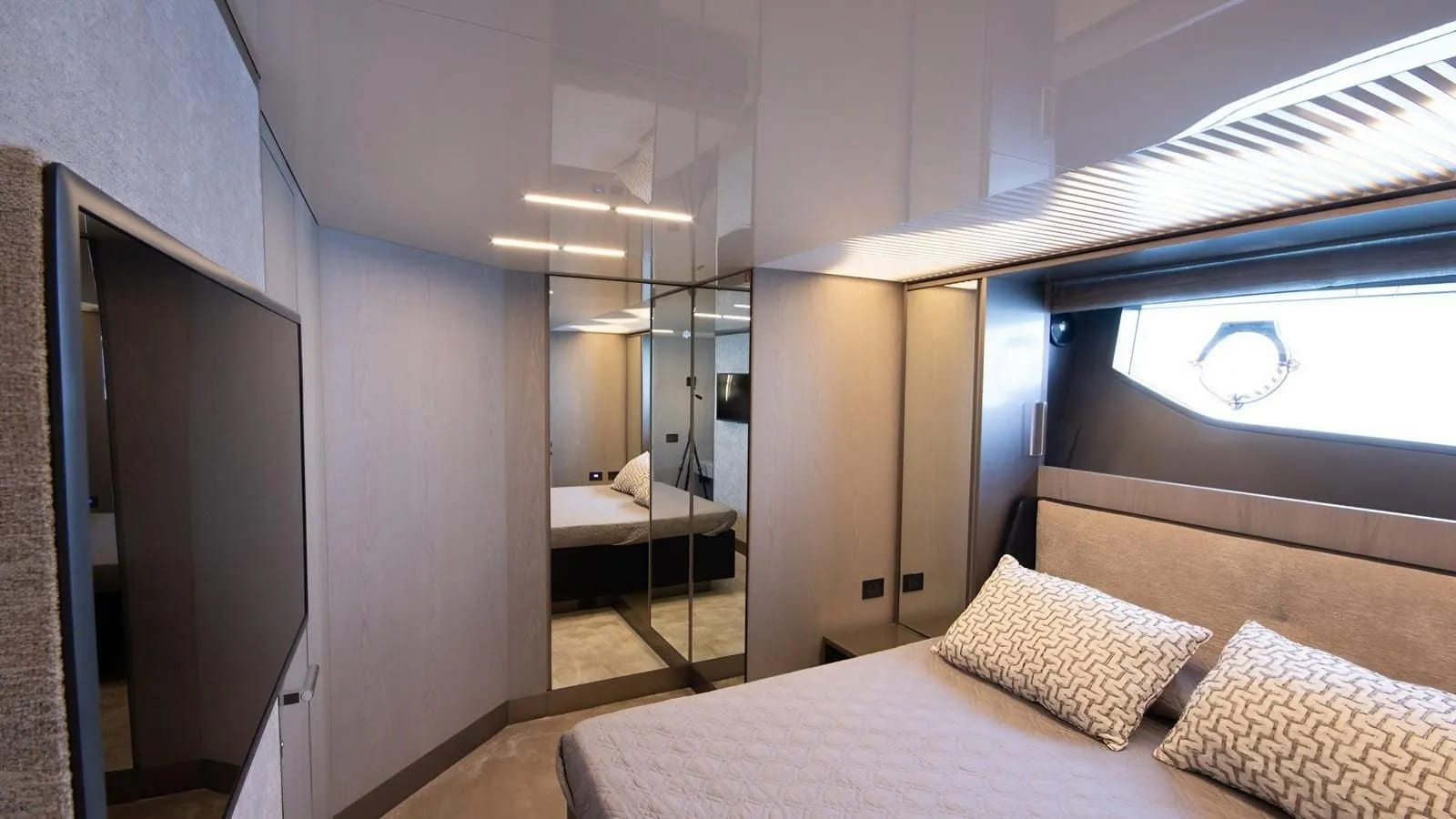 VIP-каюта/VIP cabin