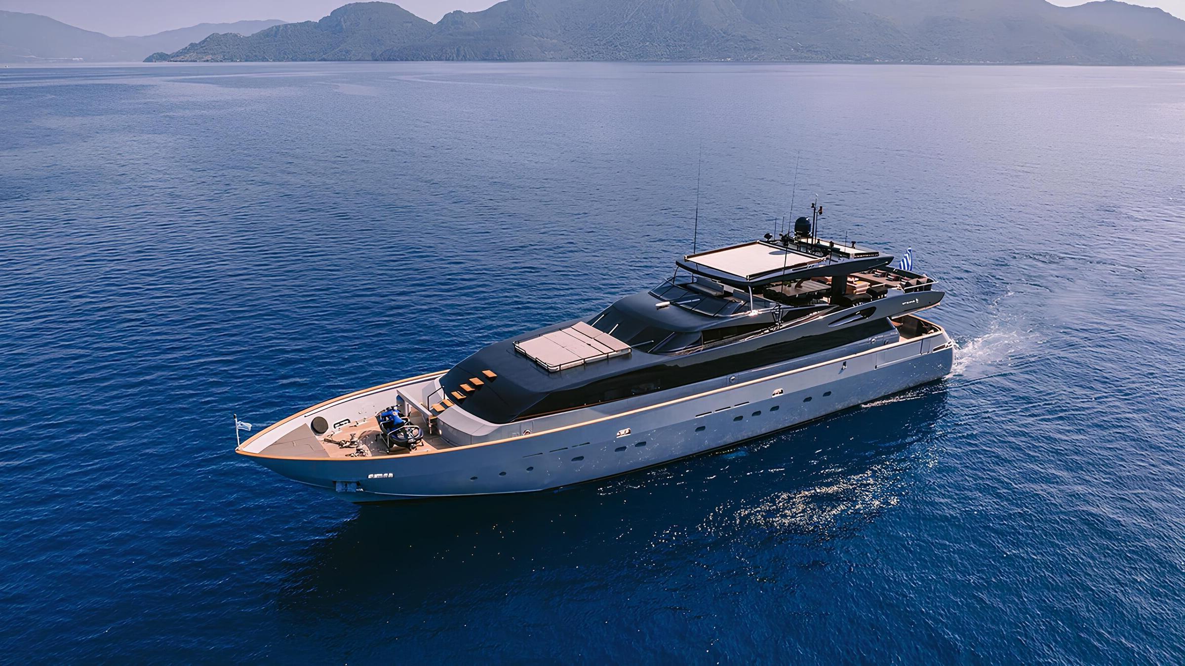 Экстерьер Baglietto 33M 2002 MY ISLANDER II/Exterior Baglietto 33M 2002 MY ISLANDER II