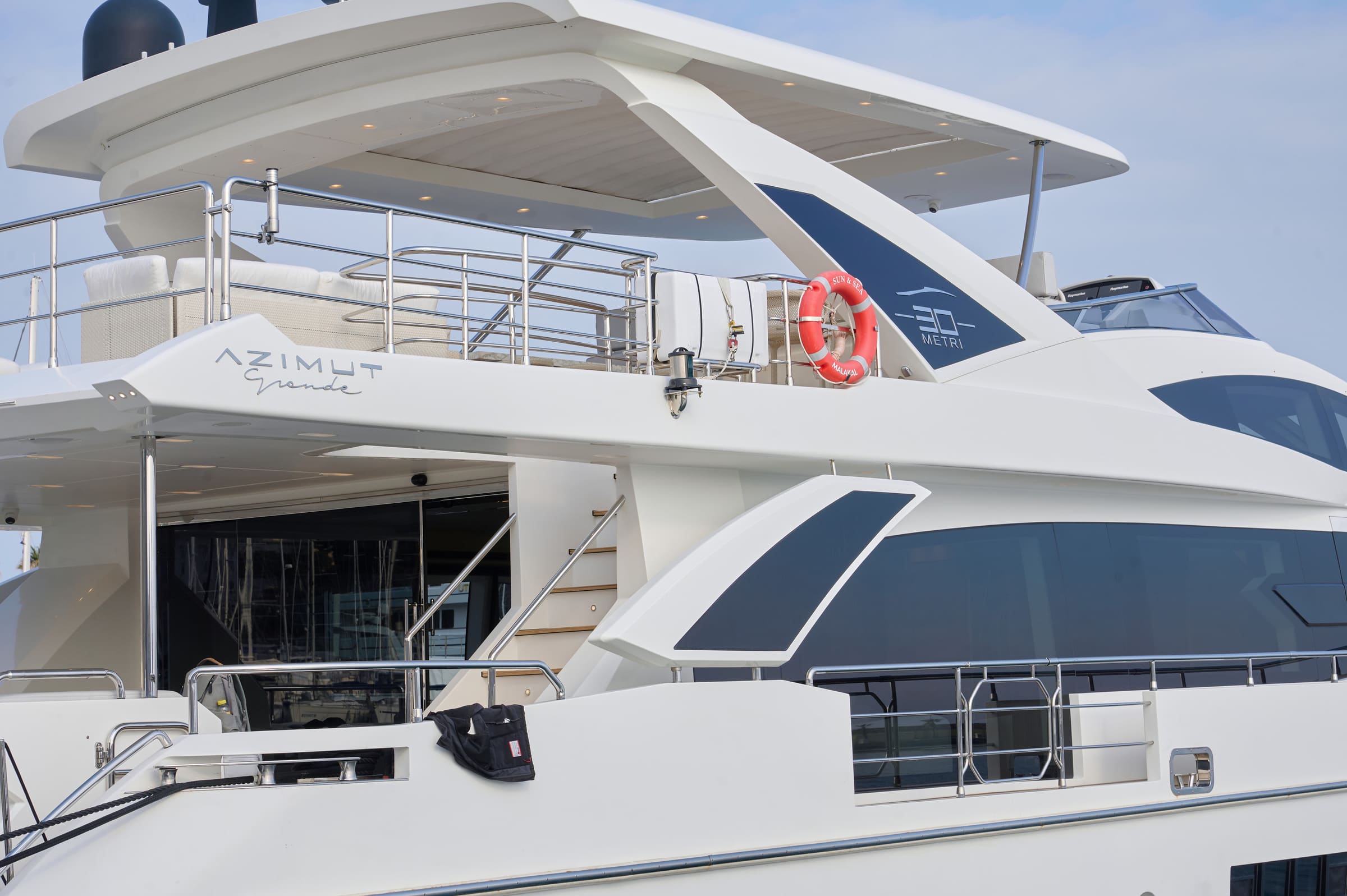 Экстерьер Azimut Grande 30M 2018 MY SUN & SEA/Exterior Azimut Grande 30M 2018 MY SUN & SEA