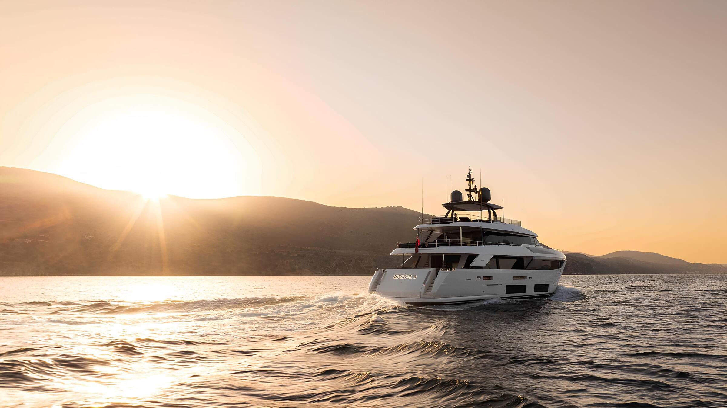 Экстерьер Custom Line Navetta 33 2022 MY RENEWAL 3/Exterior Custom Line Navetta 33 2022 MY RENEWAL 3