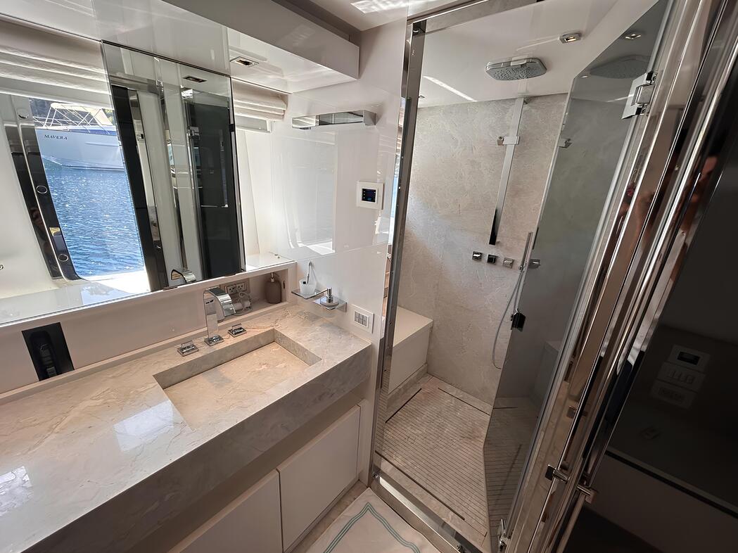 Санузел владельца/Master bathroom