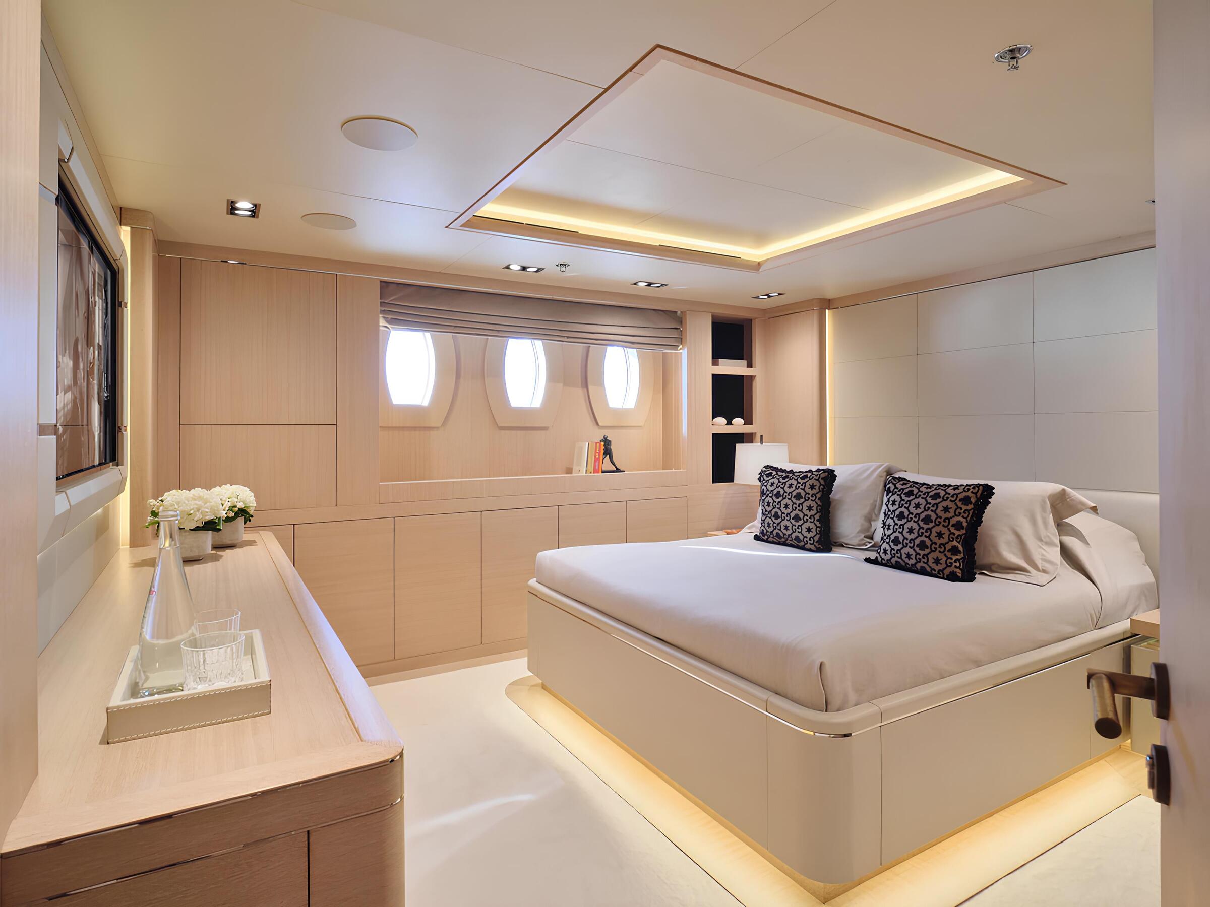 VIP-каюта/VIP cabin