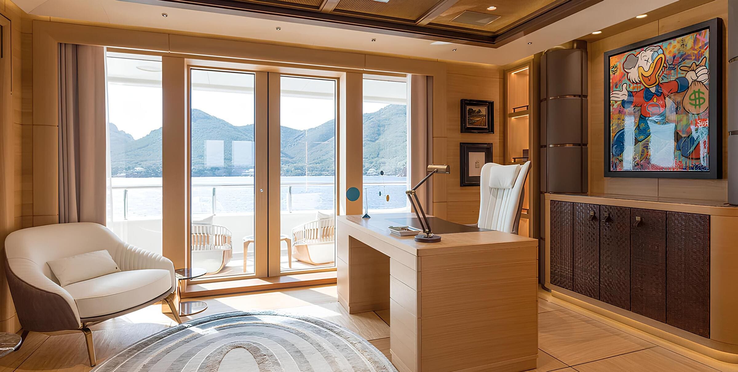 Кабинет в каюте владельца/Office in the master cabin