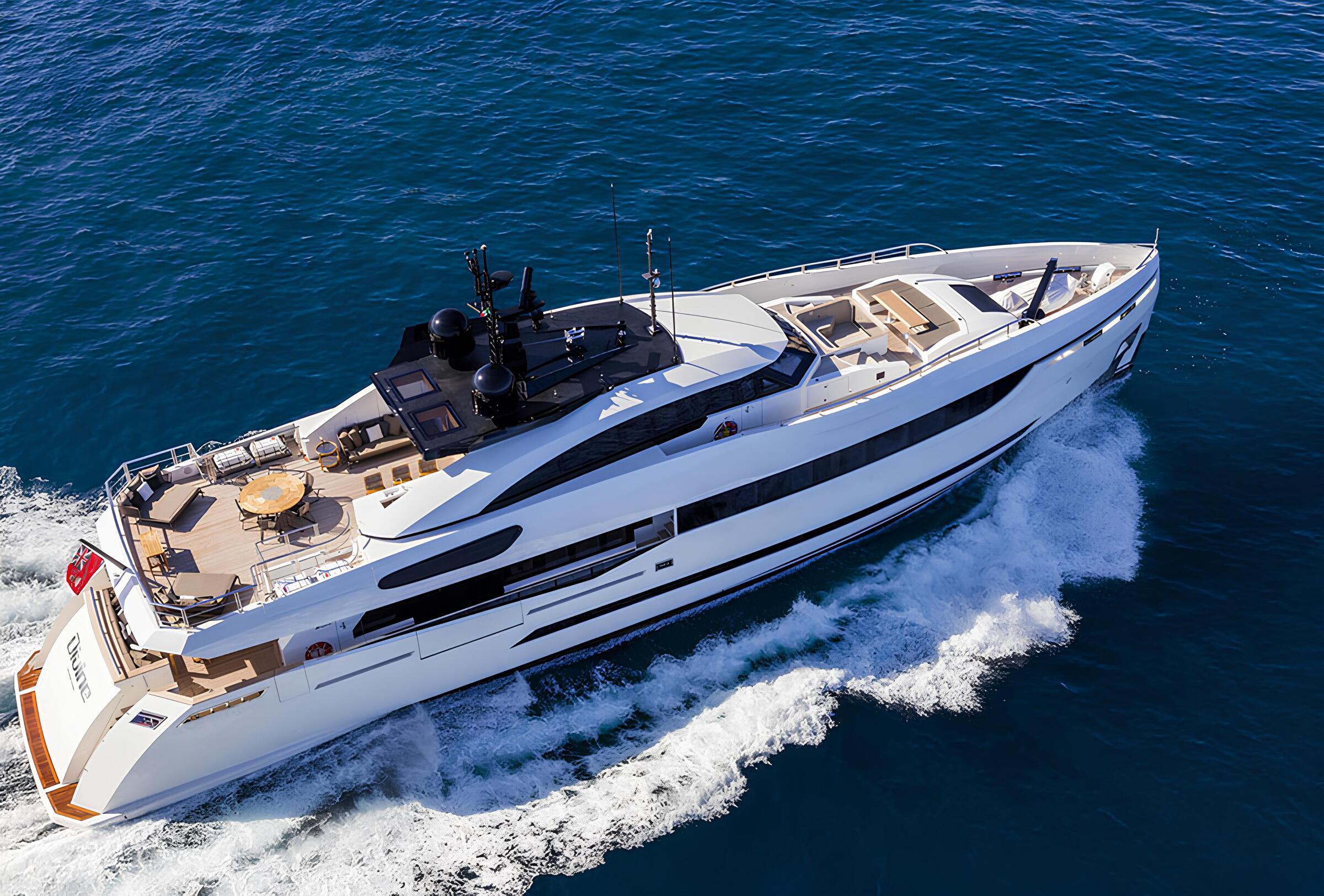 Экстерьер Columbus Yachts Sport 40 MT Hybrid 2015 MY NEXT/Exterior Columbus Yachts Sport 40 MT Hybrid 2015 MY NEXT