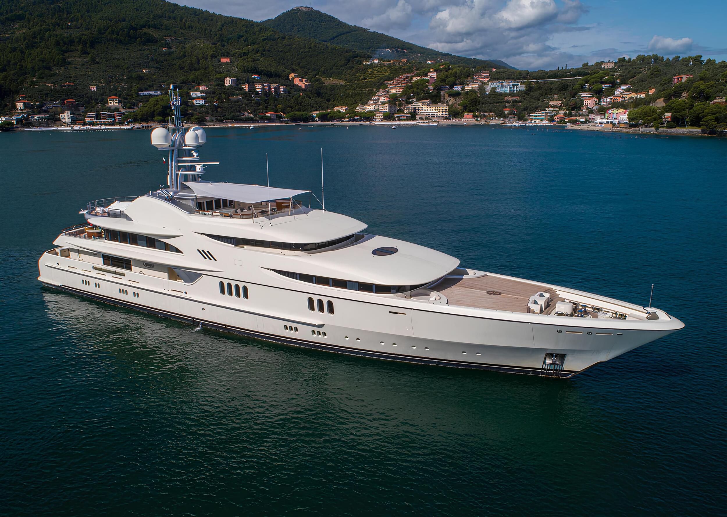 Экстерьер Feadship 70M 2007 MY FIREBIRD/Exterior Feadship 70M 2007 MY FIREBIRD