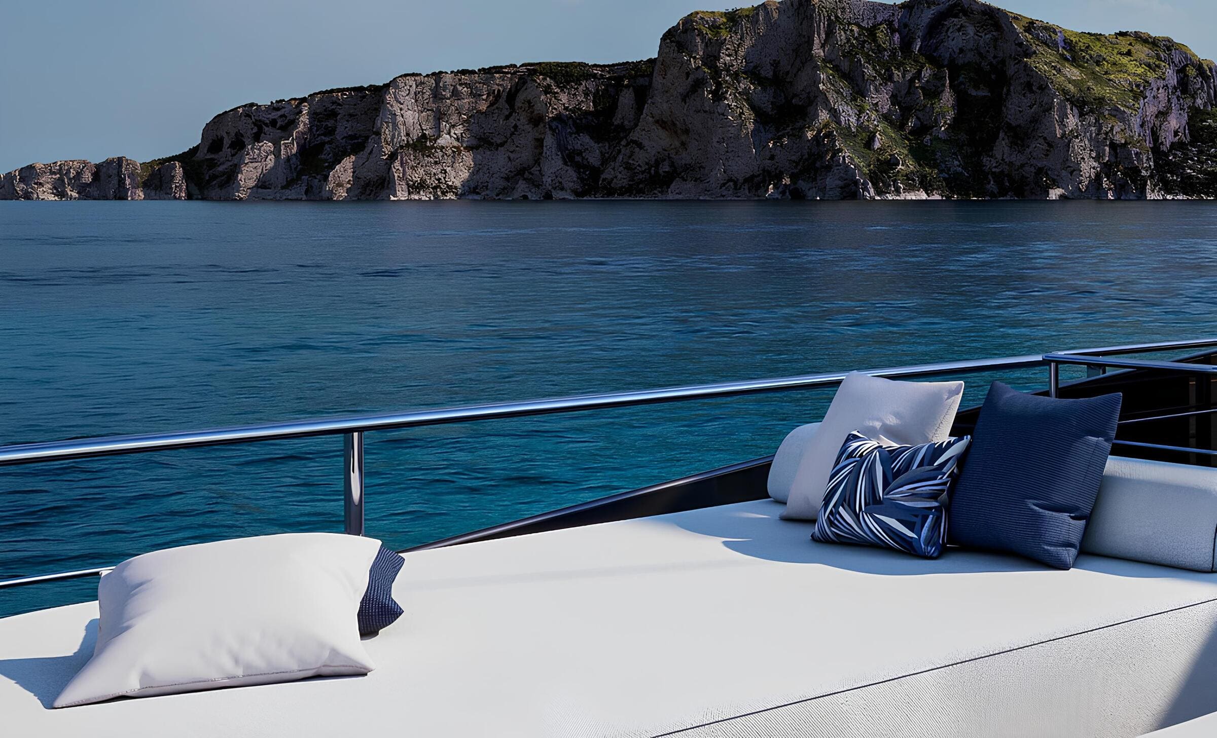 Зона для загорания в кормовой части флайбриджа/Flybridge aft sunbathing area