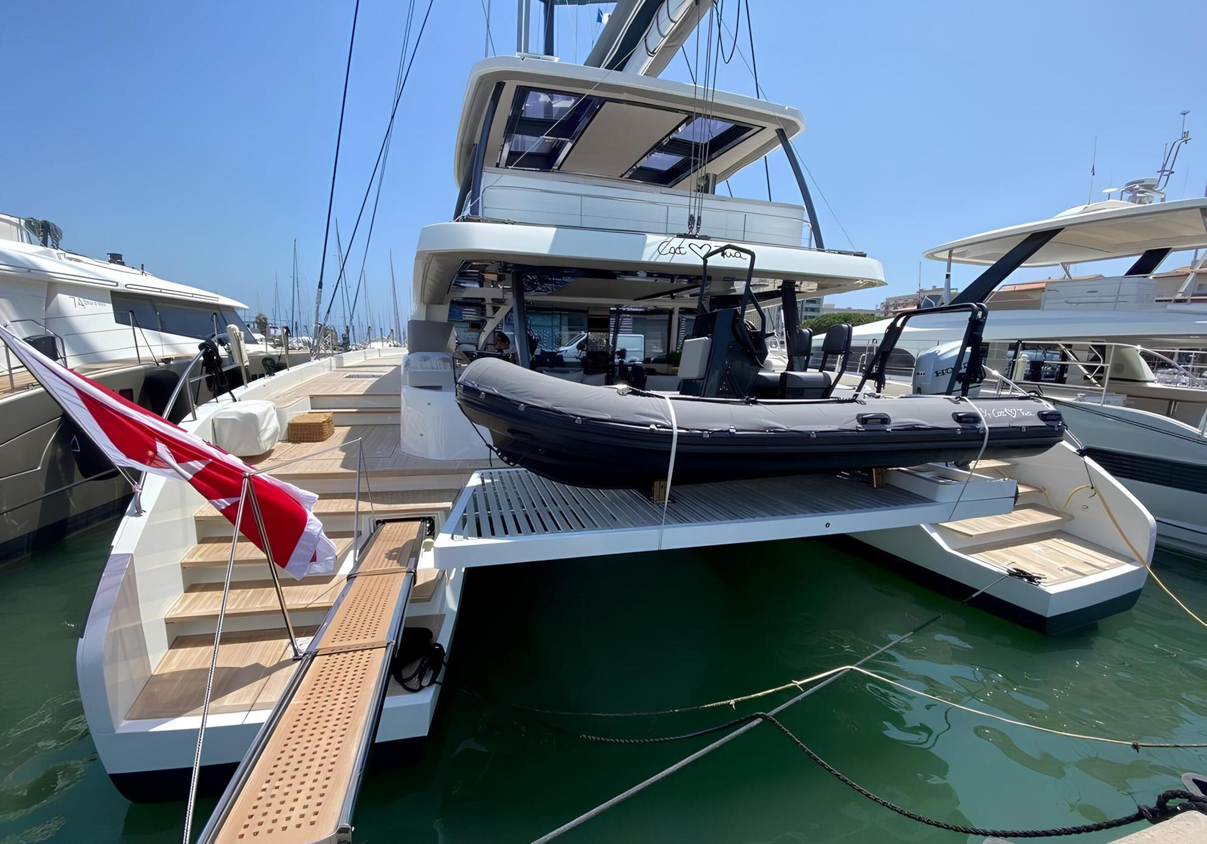 Корма Lagoon Seventy 7 2021 CAT TUA/Stern Lagoon Seventy 7 2021 CAT TUA