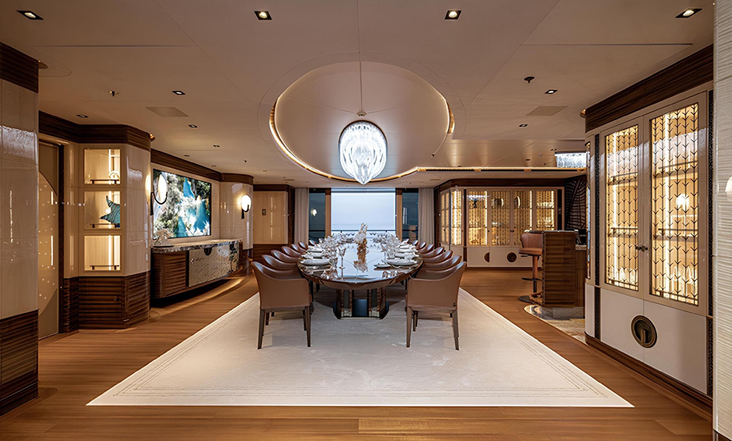 Обеденная зона в главном салоне/Main salon dining area