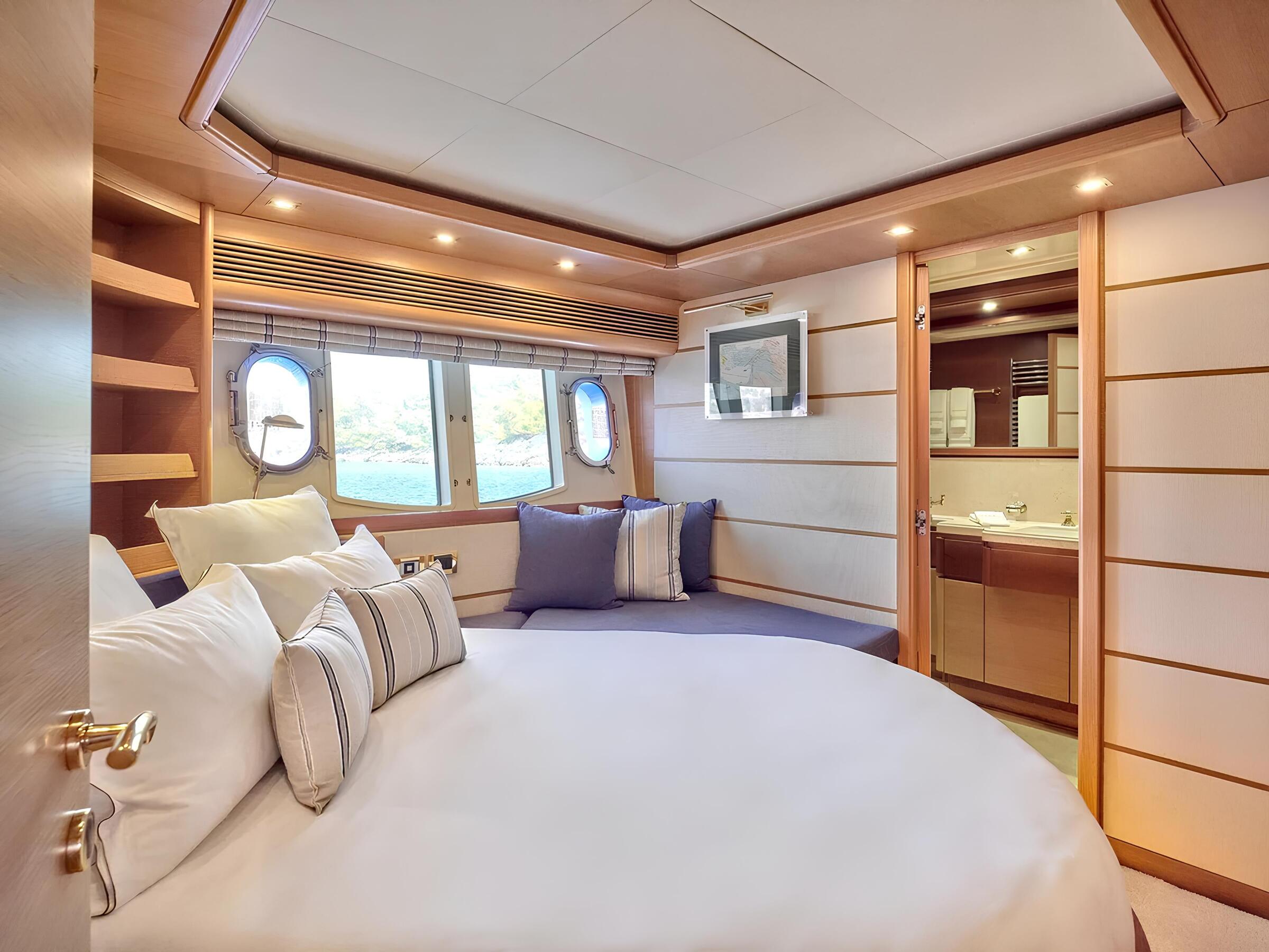 VIP-каюта/VIP cabin