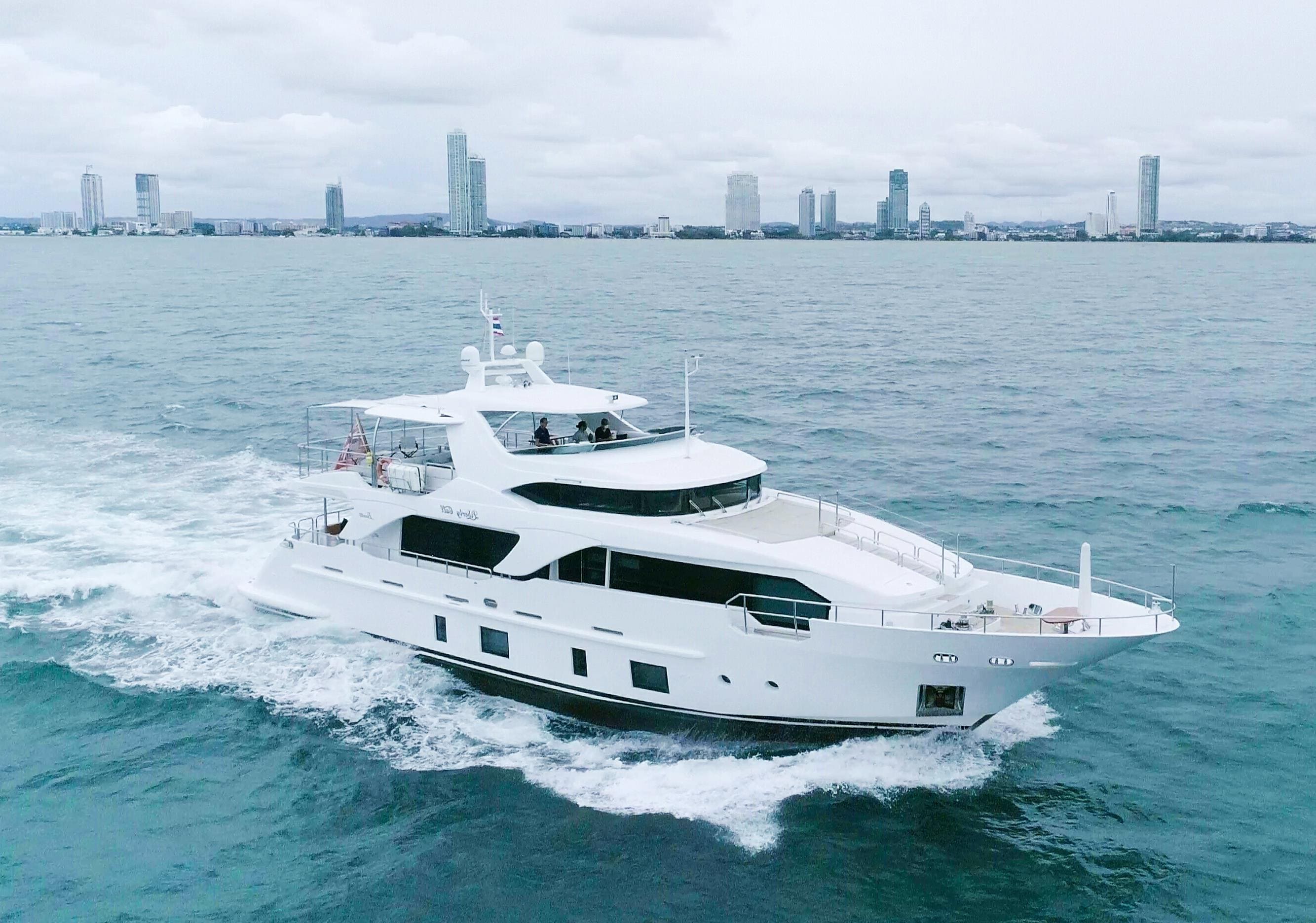 Экстерьер Benetti Delfino 93' 2015 MY LIBERTY CALL/Exterior Benetti Delfino 93' 2015 MY LIBERTY CALL