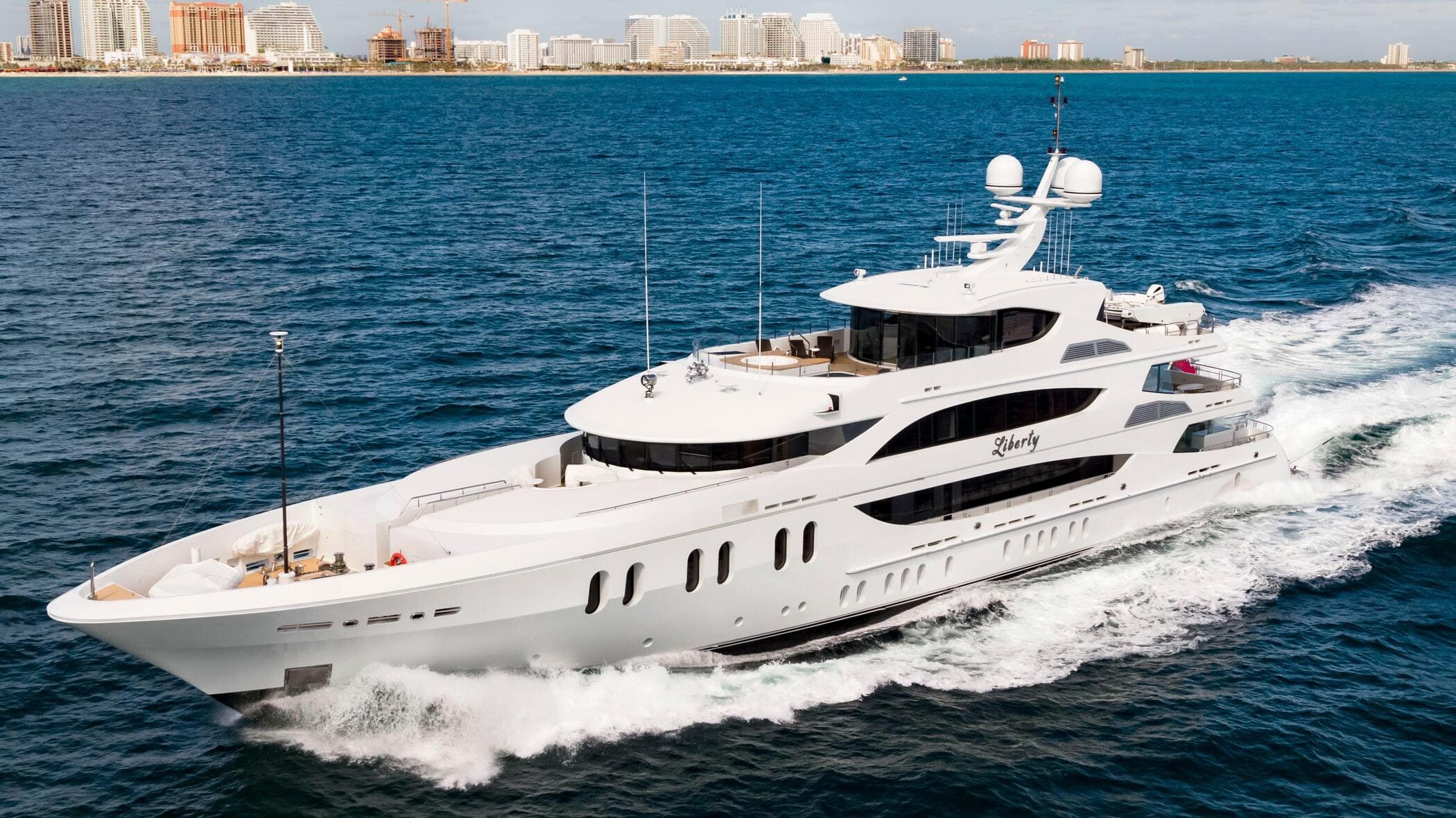 Экстерьер Trinity Yachts 57M 2012 MY LIBERTY 187/Exterior Trinity Yachts 57M 2012 MY LIBERTY 187