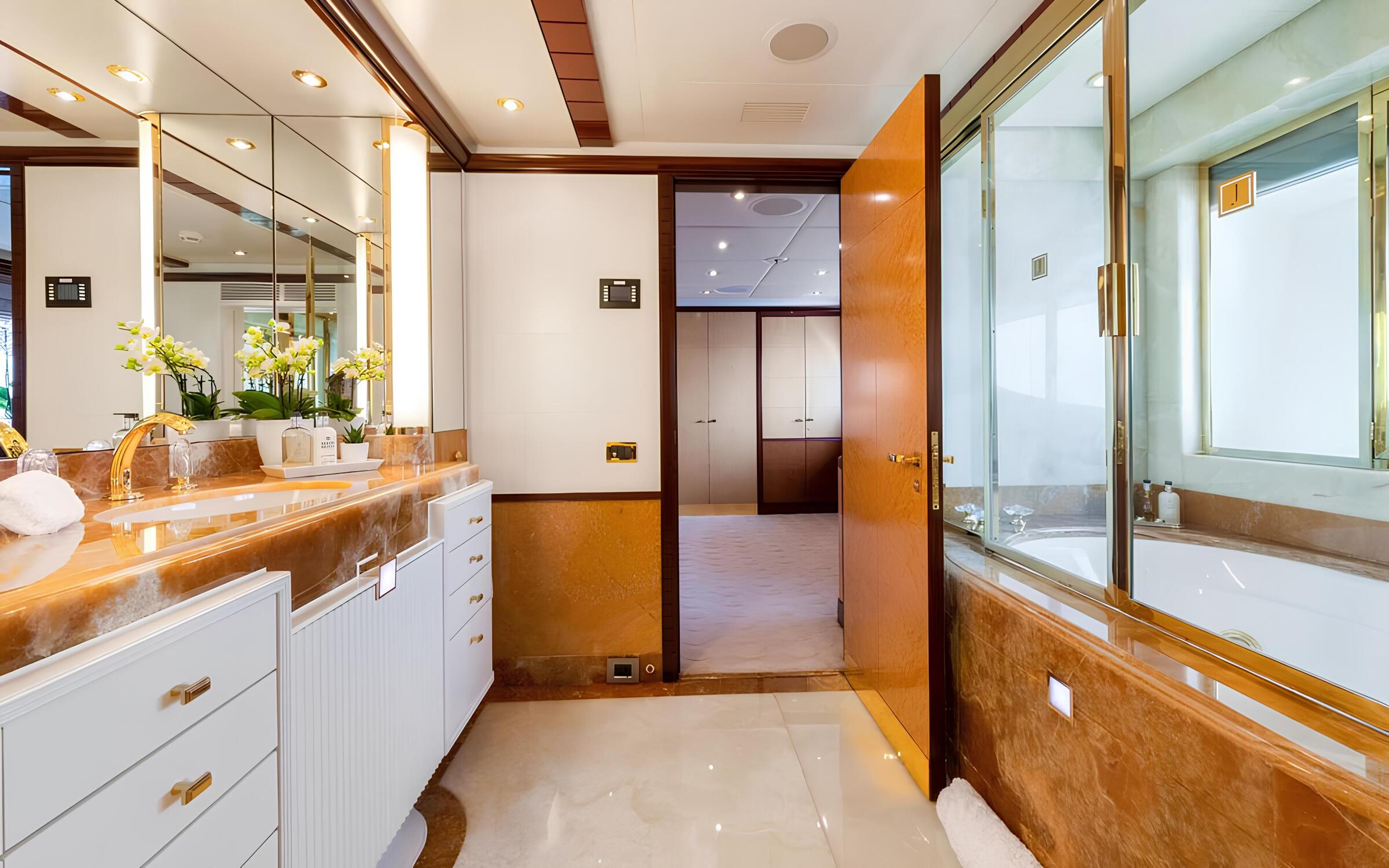 Санузел владельца/Master bathroom