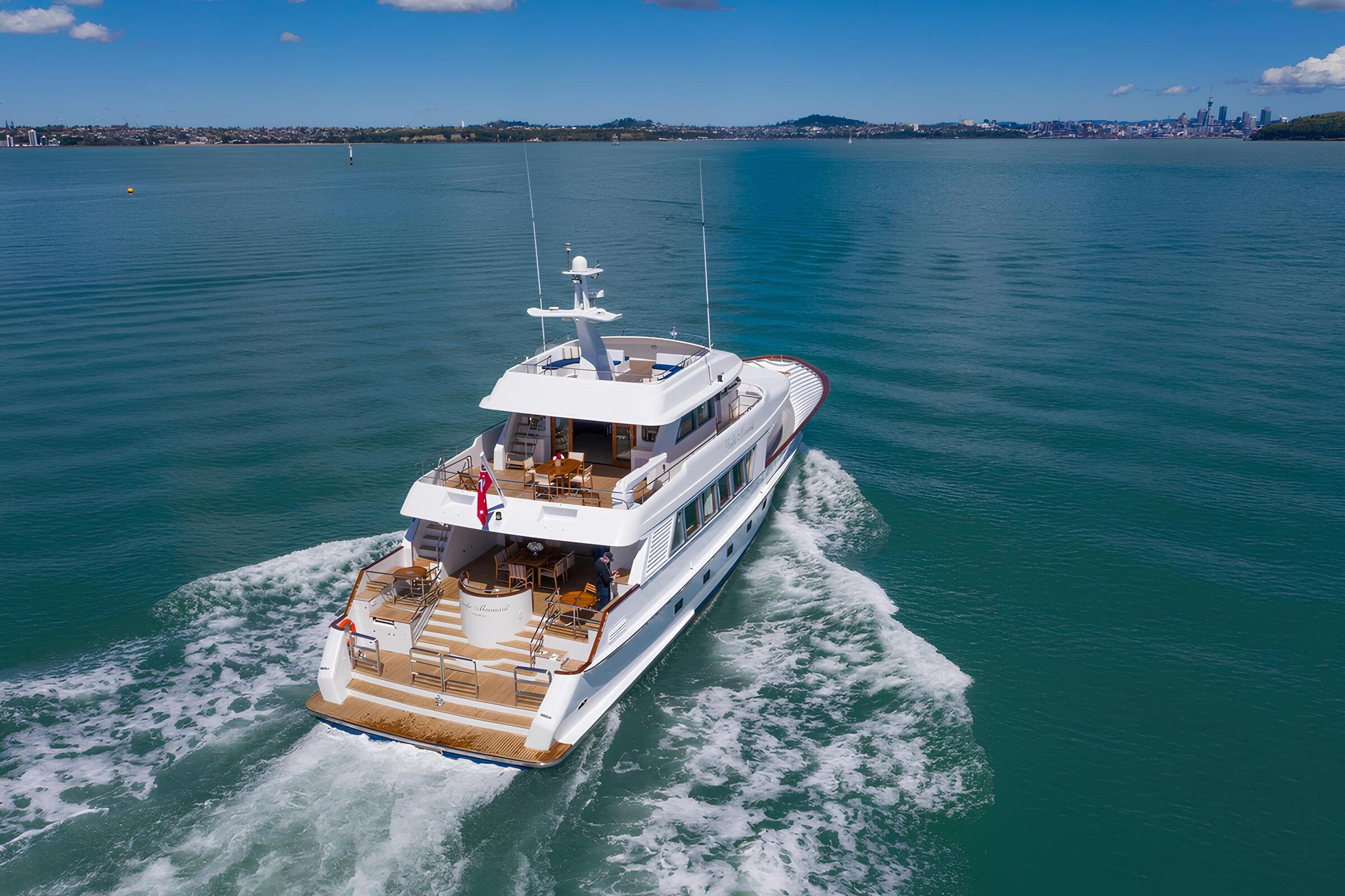Экстерьер Winter Yachts 32M 1996 MY PACIFIC MERMAID/Exterior Winter Yachts 32M 1996 MY PACIFIC MERMAID