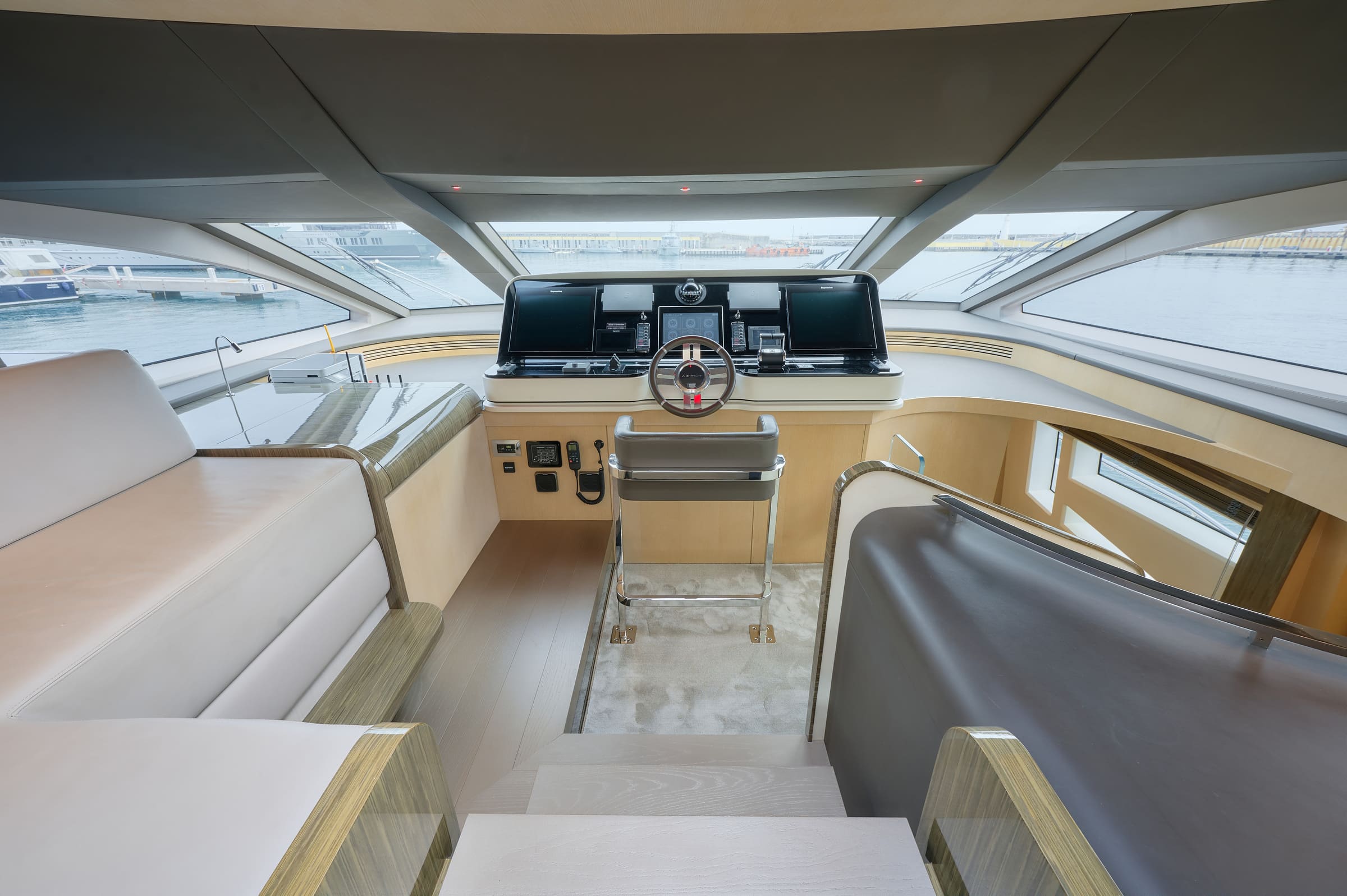 Главный пост управления/Main helm station