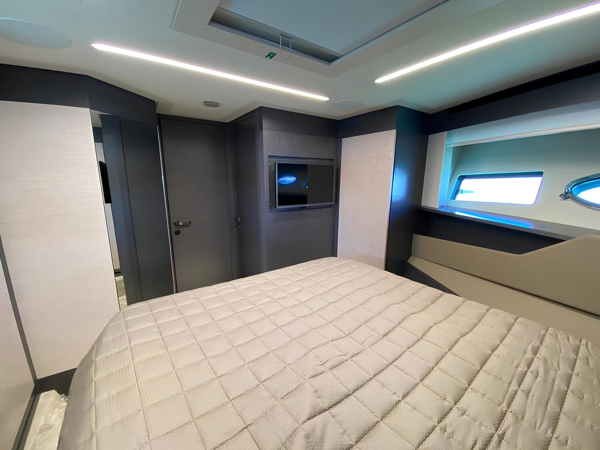 VIP-каюта/VIP cabin