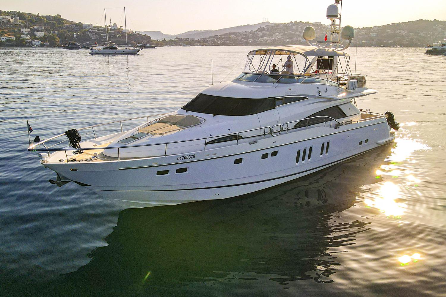 Экстерьер Fairline Squadron 74 2003 MY SEVEN/Exterior Fairline Squadron 74 2003 MY SEVEN