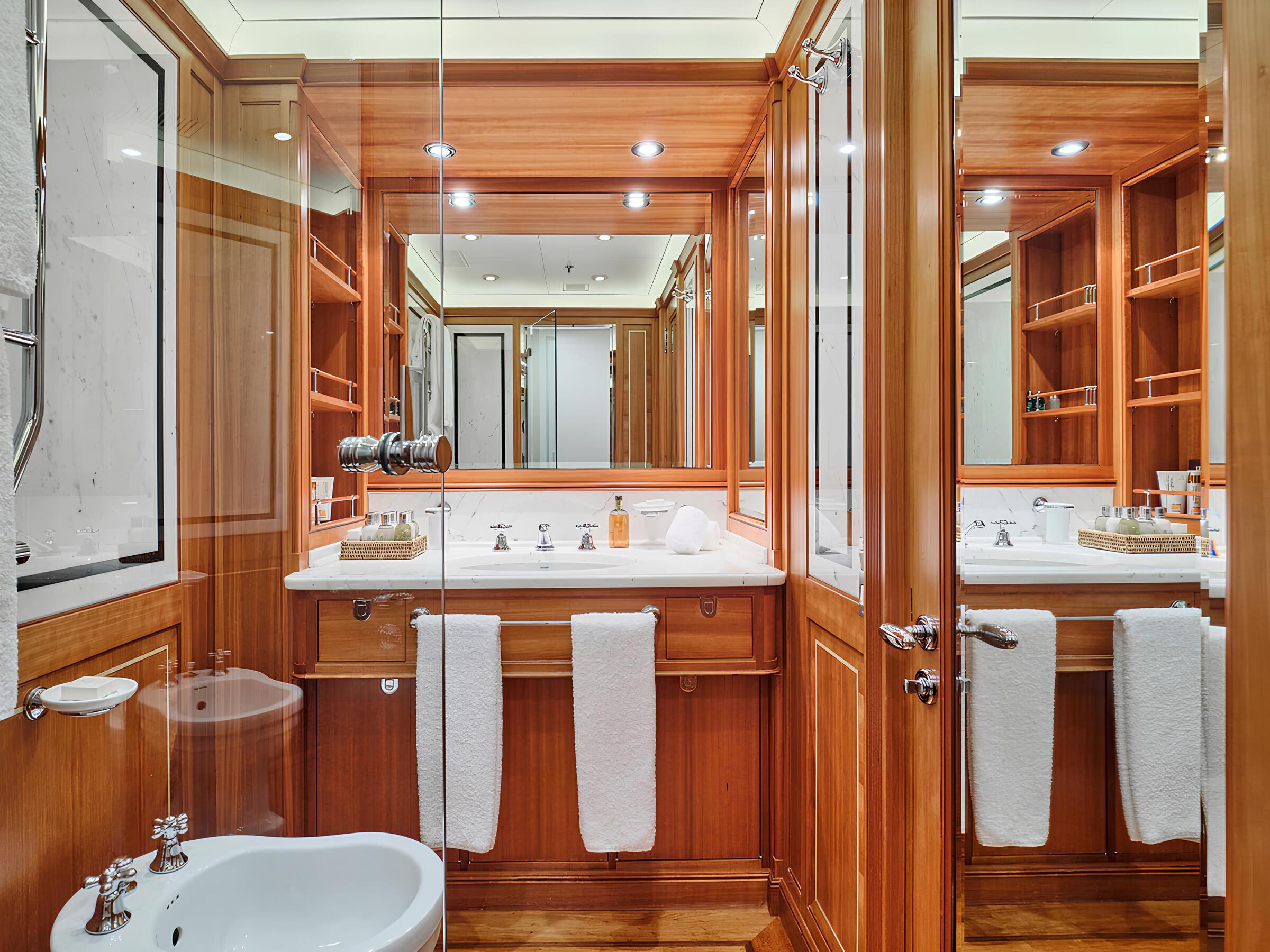 VIP-санузел/VIP bathroom
