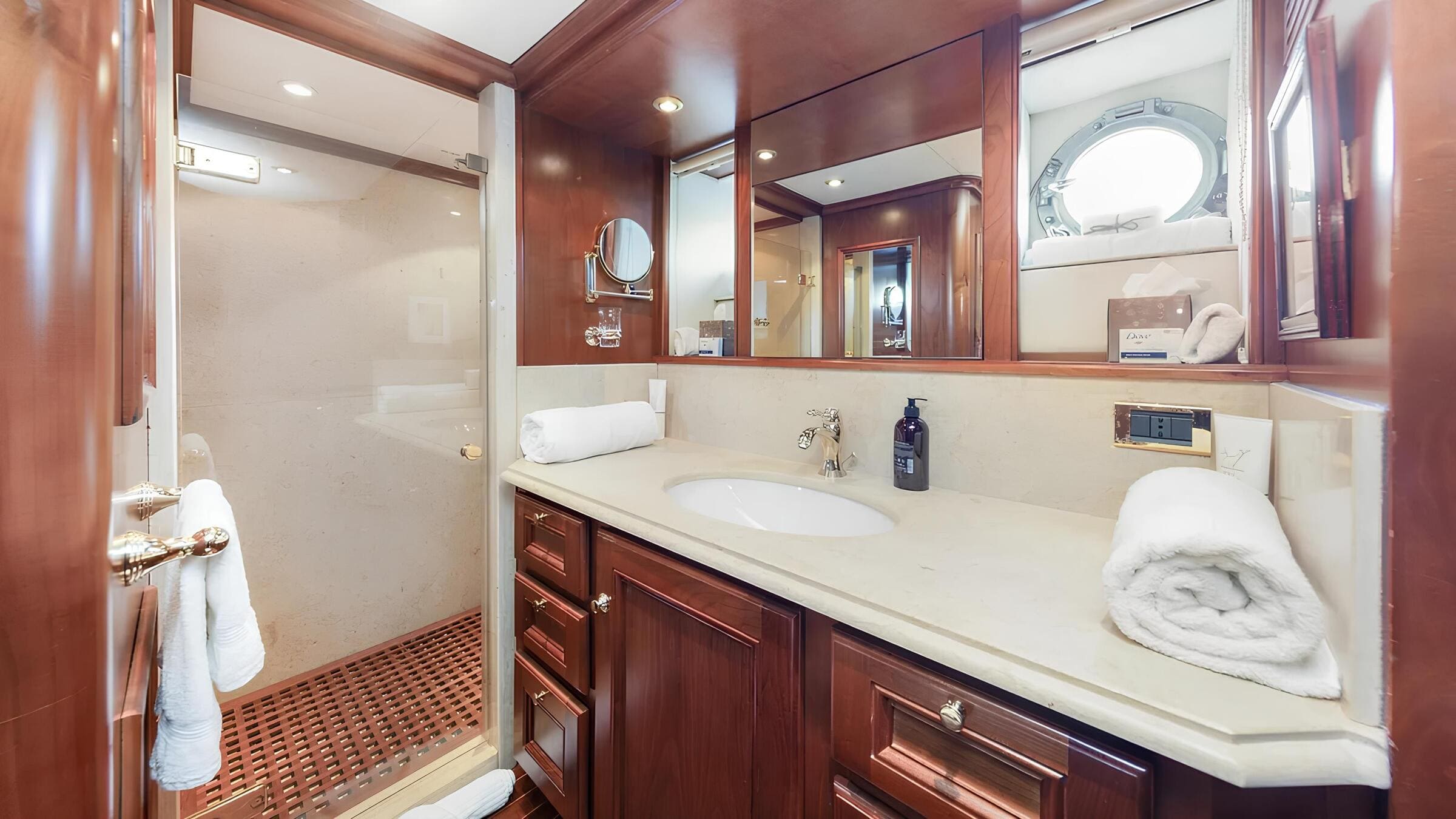VIP-санузел/VIP bathroom