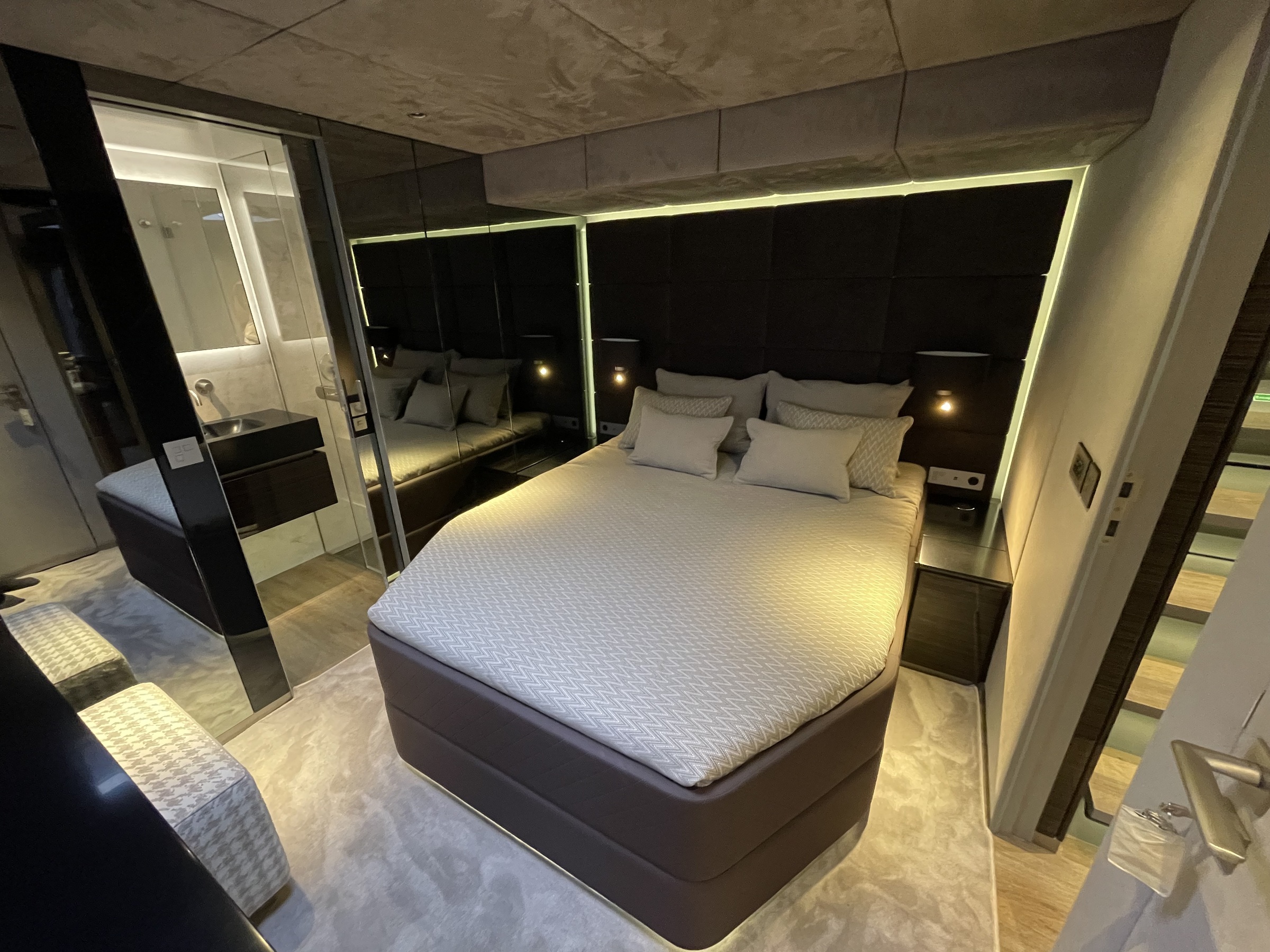 VIP-каюта/VIP cabin