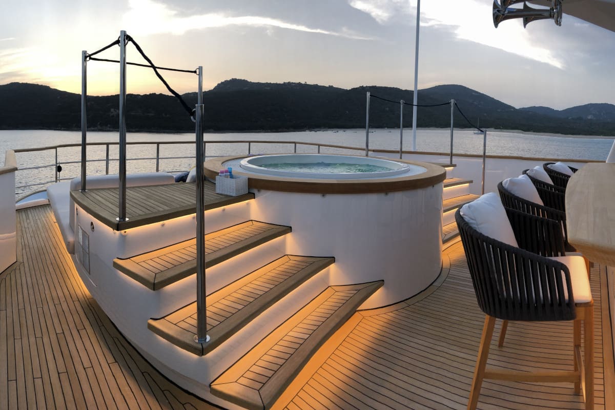 Джакузи на сандеке/Sundeck jacuzzi