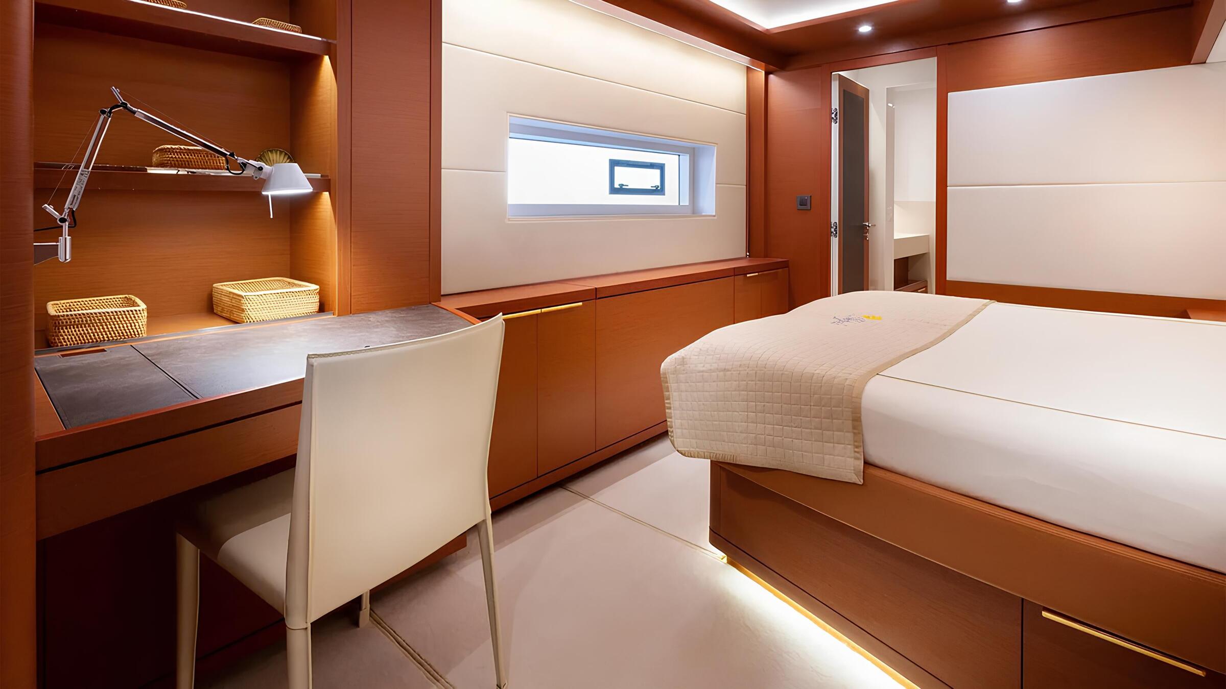 VIP-каюта/VIP cabin