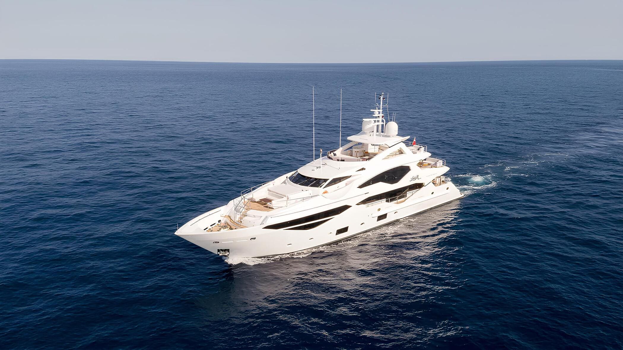 Экстерьер Sunseeker 131 2018 MY NO.9/Exterior Sunseeker 131 2018 MY NO.9