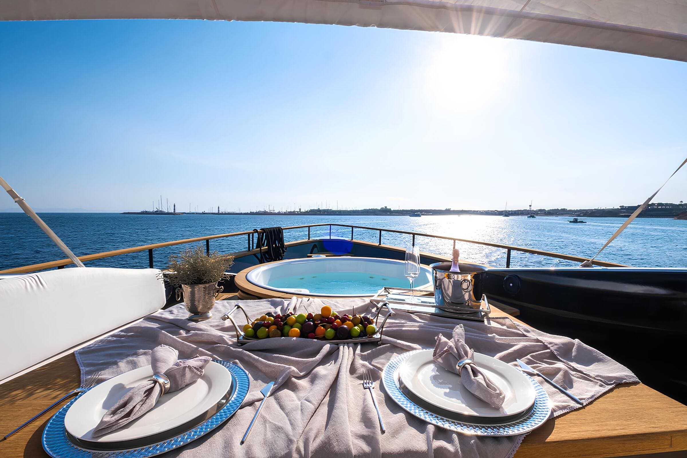 Джакузи на носу/Jacuzzi on the bow
