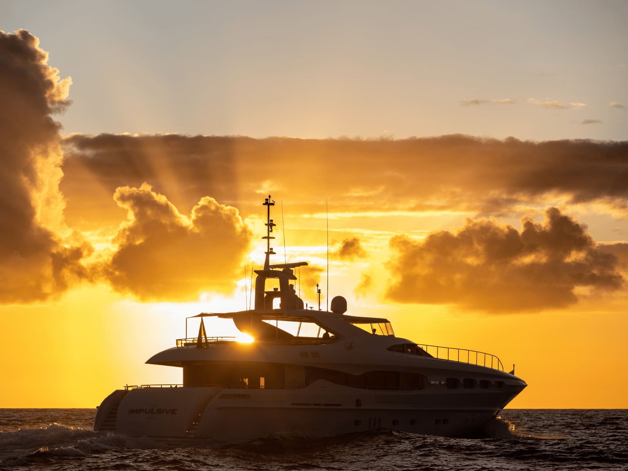 Экстерьер Mondomarine 40M 2007 MY IMPULSIVE/Exterior Mondomarine 40M 2007 MY IMPULSIVE