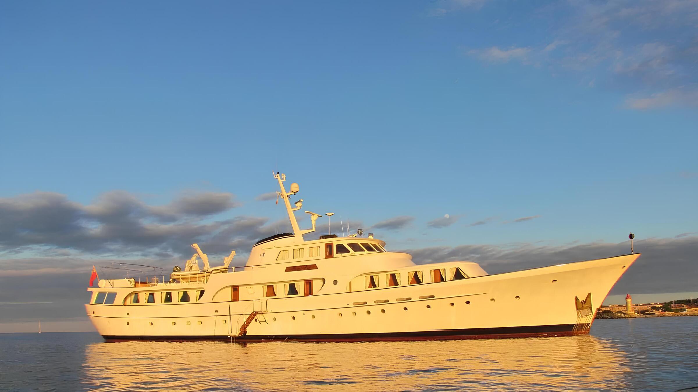 Экстерьер Feadship 45M 1974 MY SECRET LIFE /Exterior Feadship 45M 1974 MY SECRET LIFE