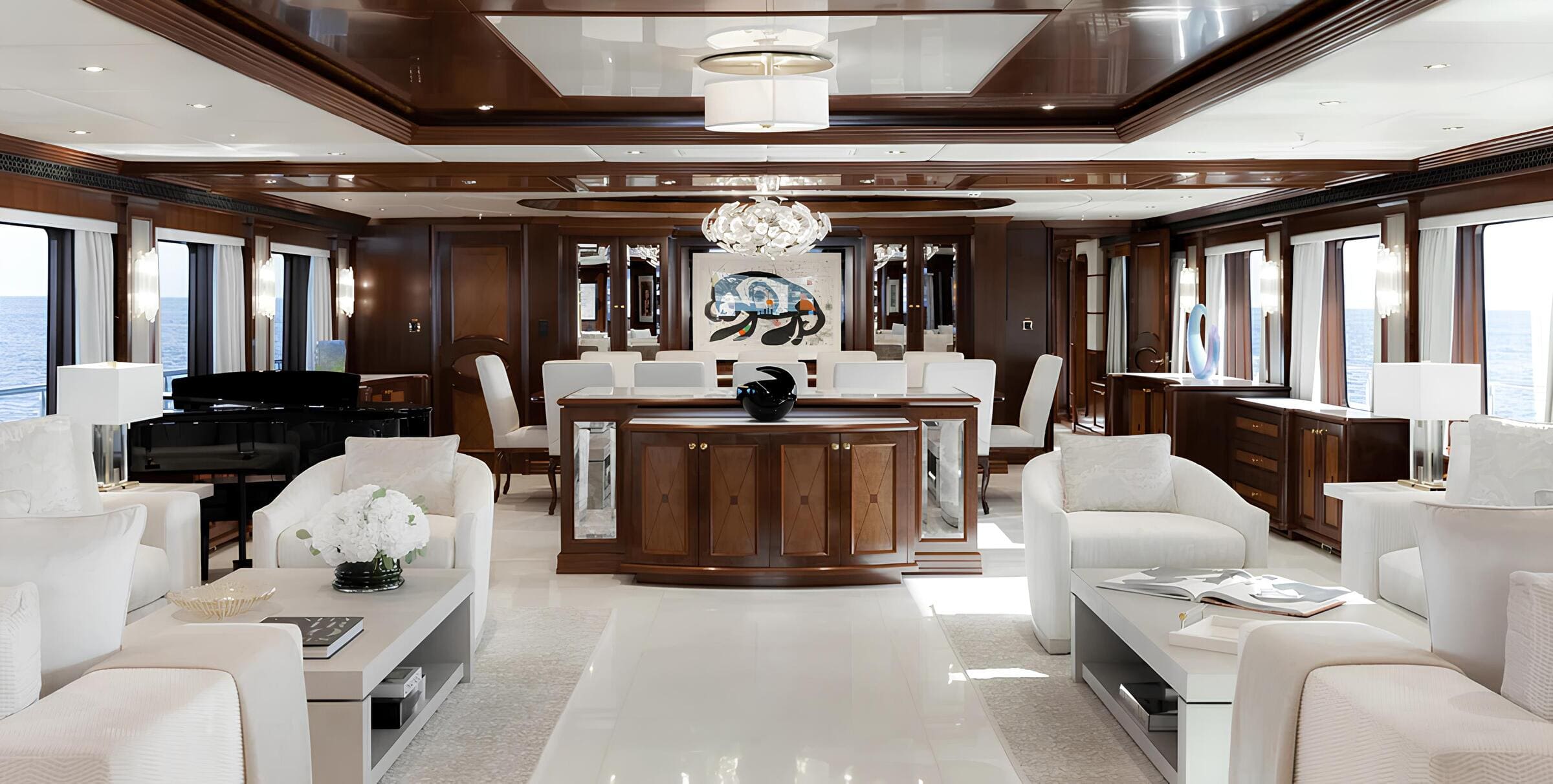 Зона отдыха в главном салоне/Main salon lounge area