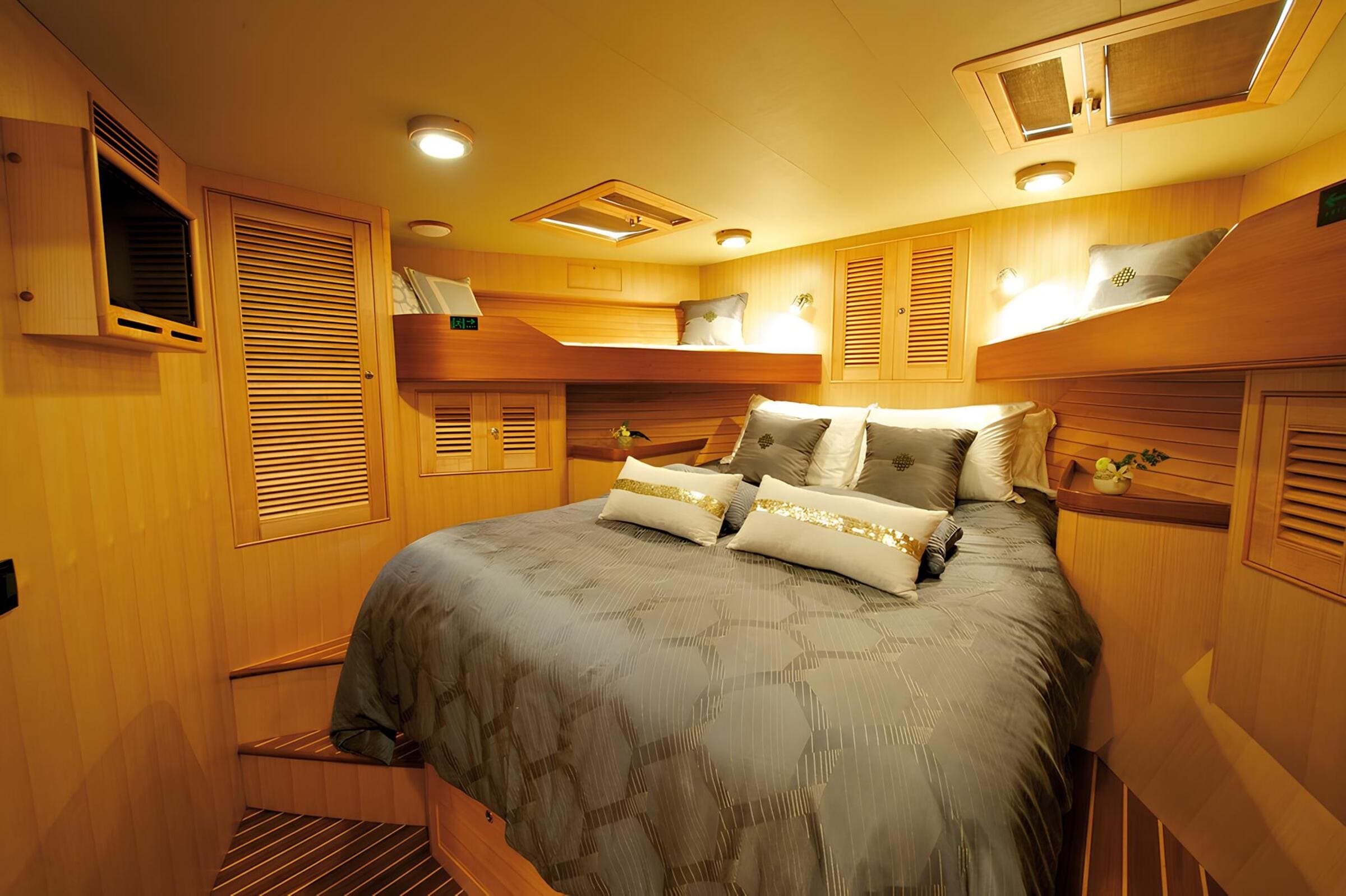 VIP-каюта/VIP cabin