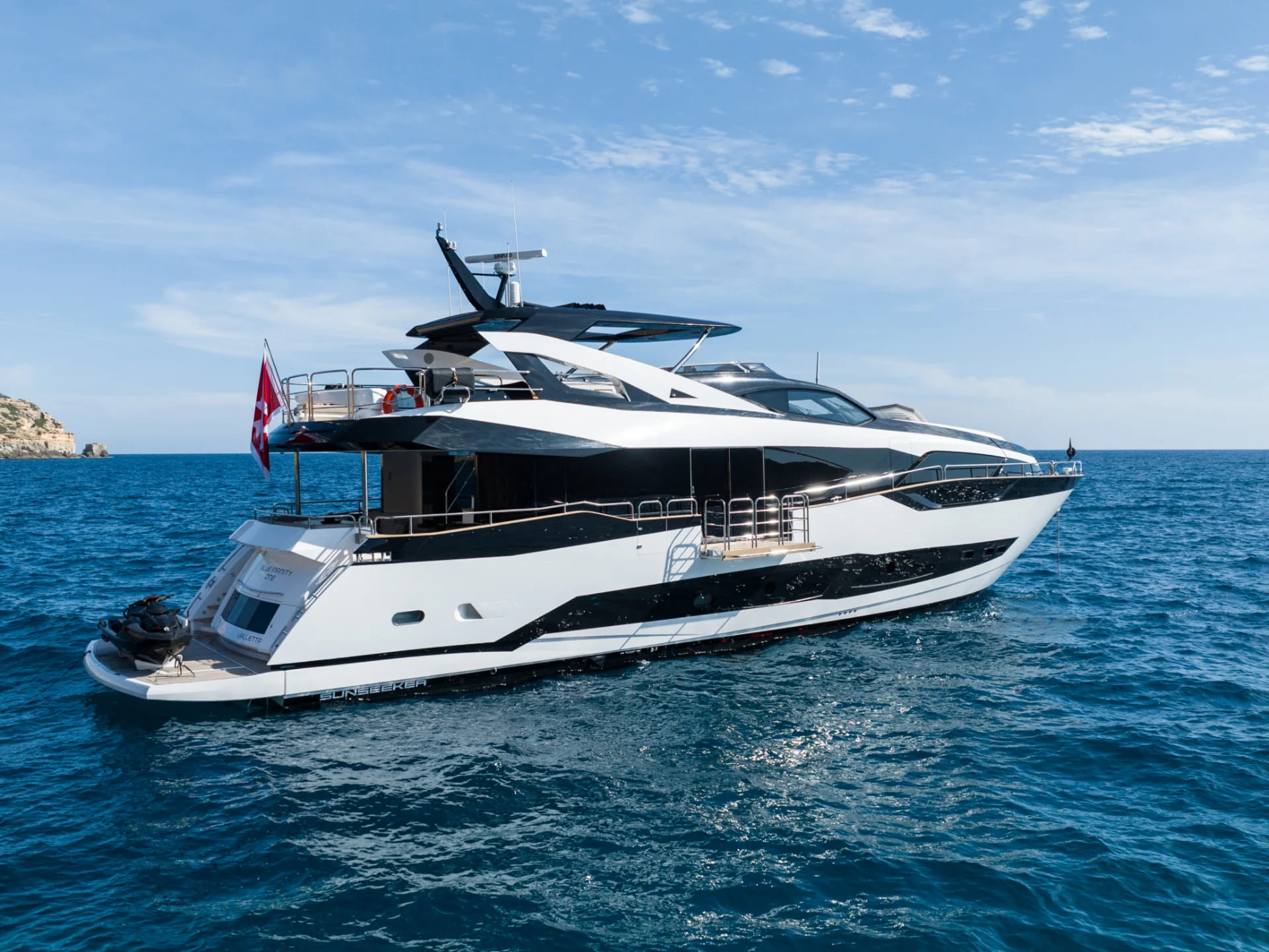 Экстерьер Sunseeker 90 Yacht 2023 MY BLUE INFINITY ONE/Exterior Sunseeker 90 Yacht 2023 MY BLUE INFINITY ONE