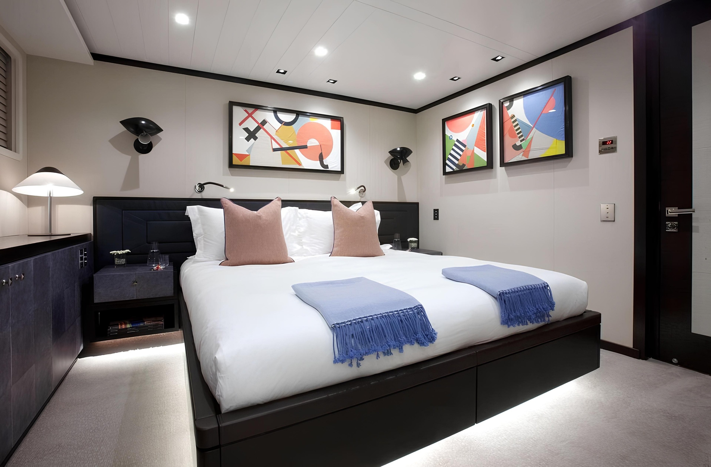 VIP-каюта/VIP cabin