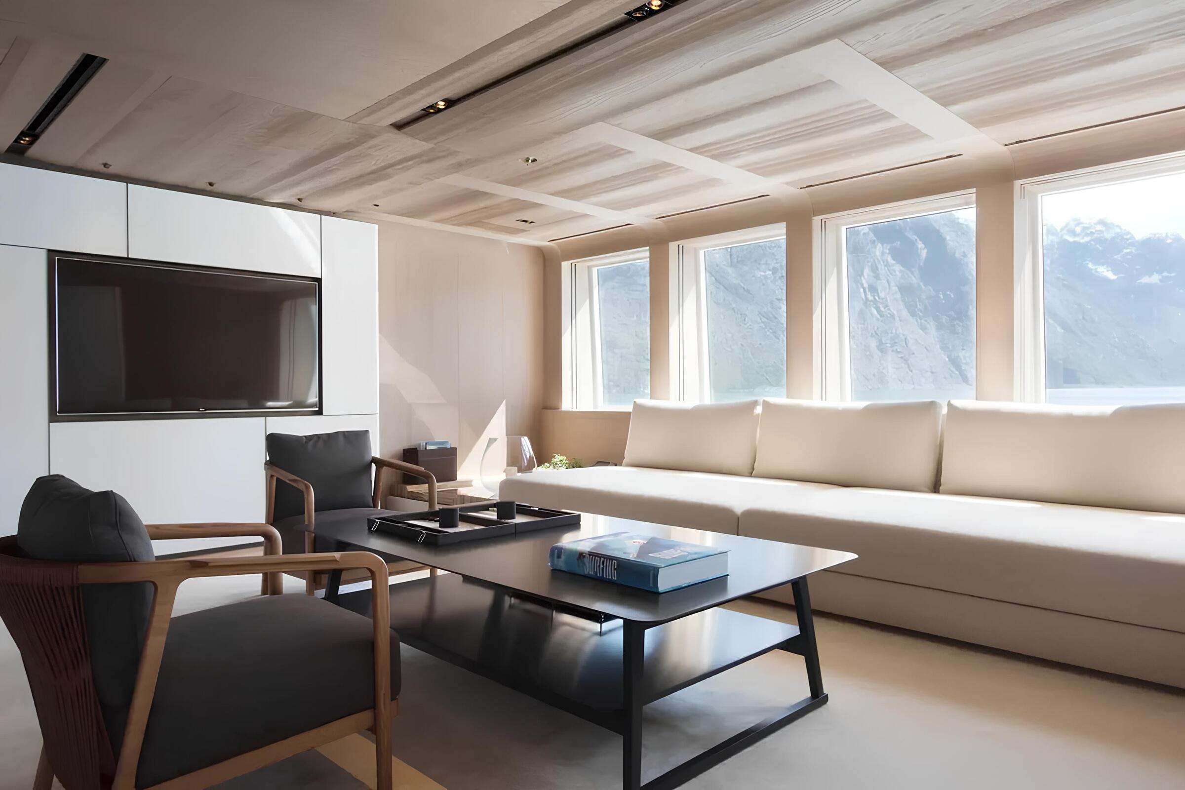 Зона отдыха в главном салоне/Main salon lounge area