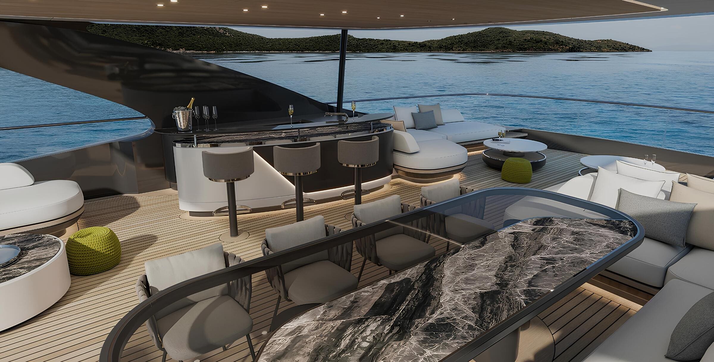 Обеденная зона на сандеке/Sundeck dining area
