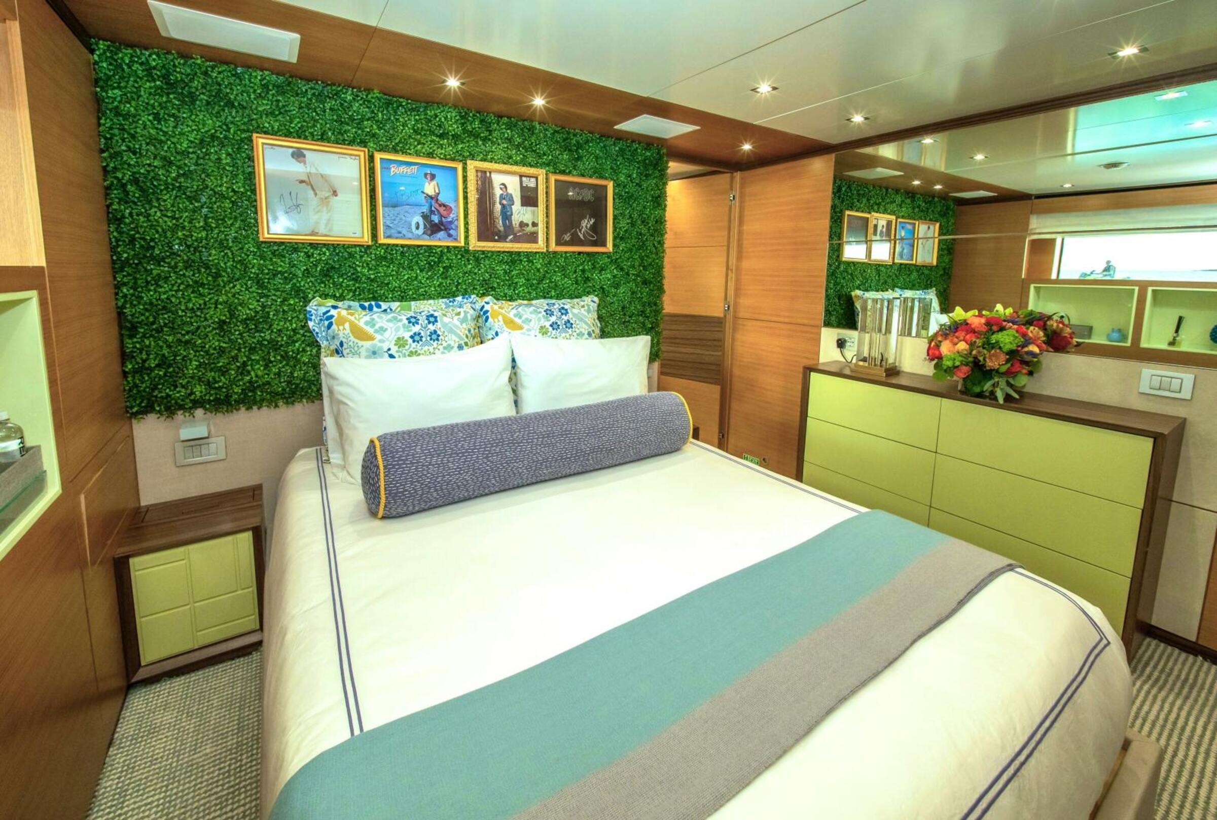 VIP-каюта/VIP cabin