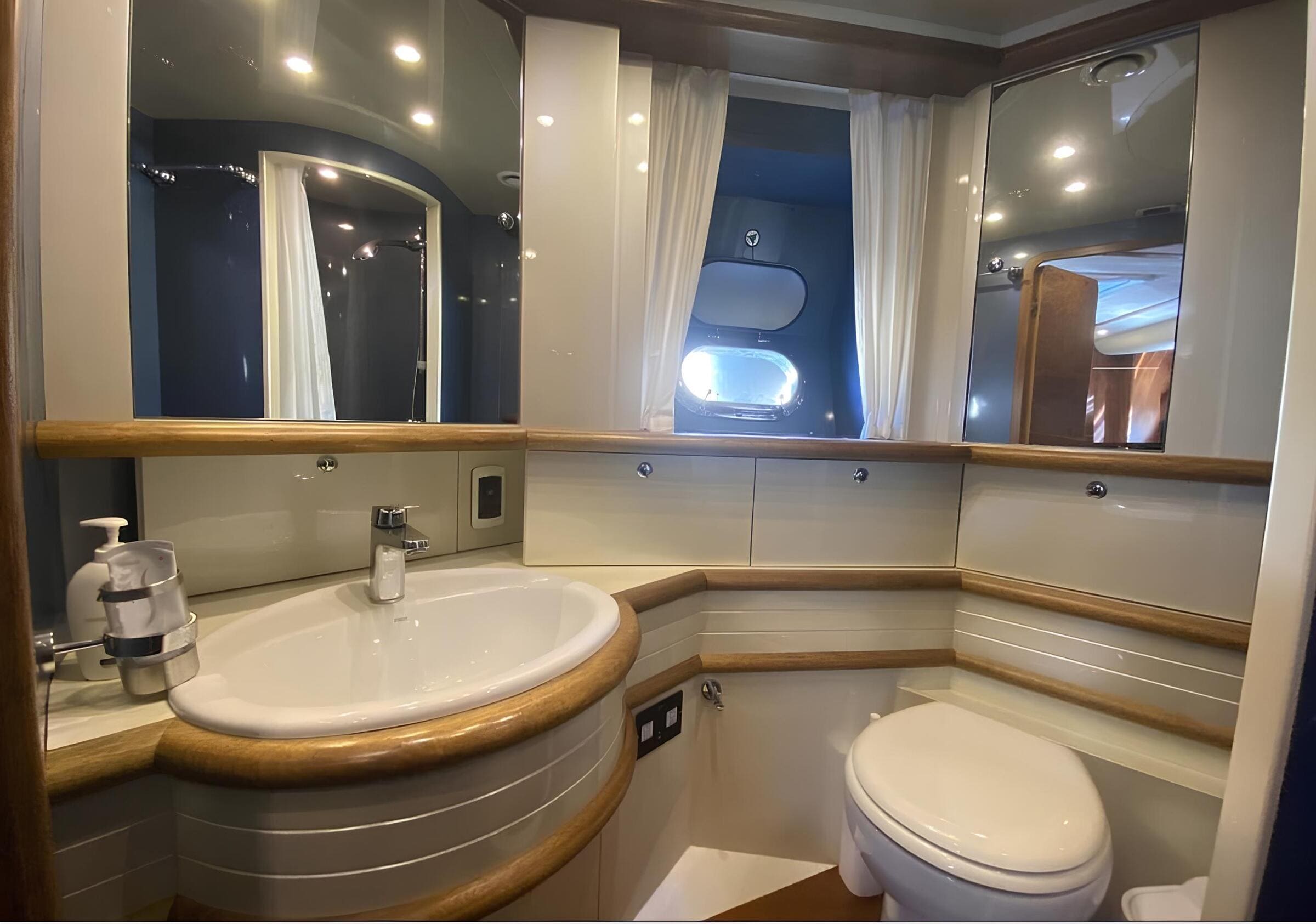 VIP-санузел/VIP bathroom